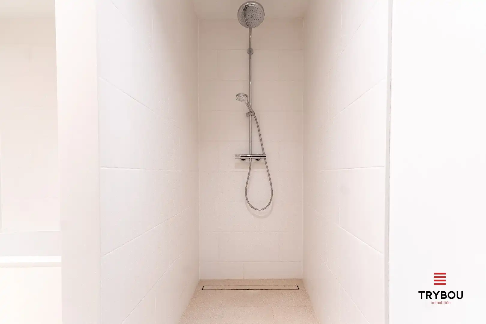 Appartement met 2 slaapkamers, garage en 2 staanplaatsen in Houthulst! foto 15