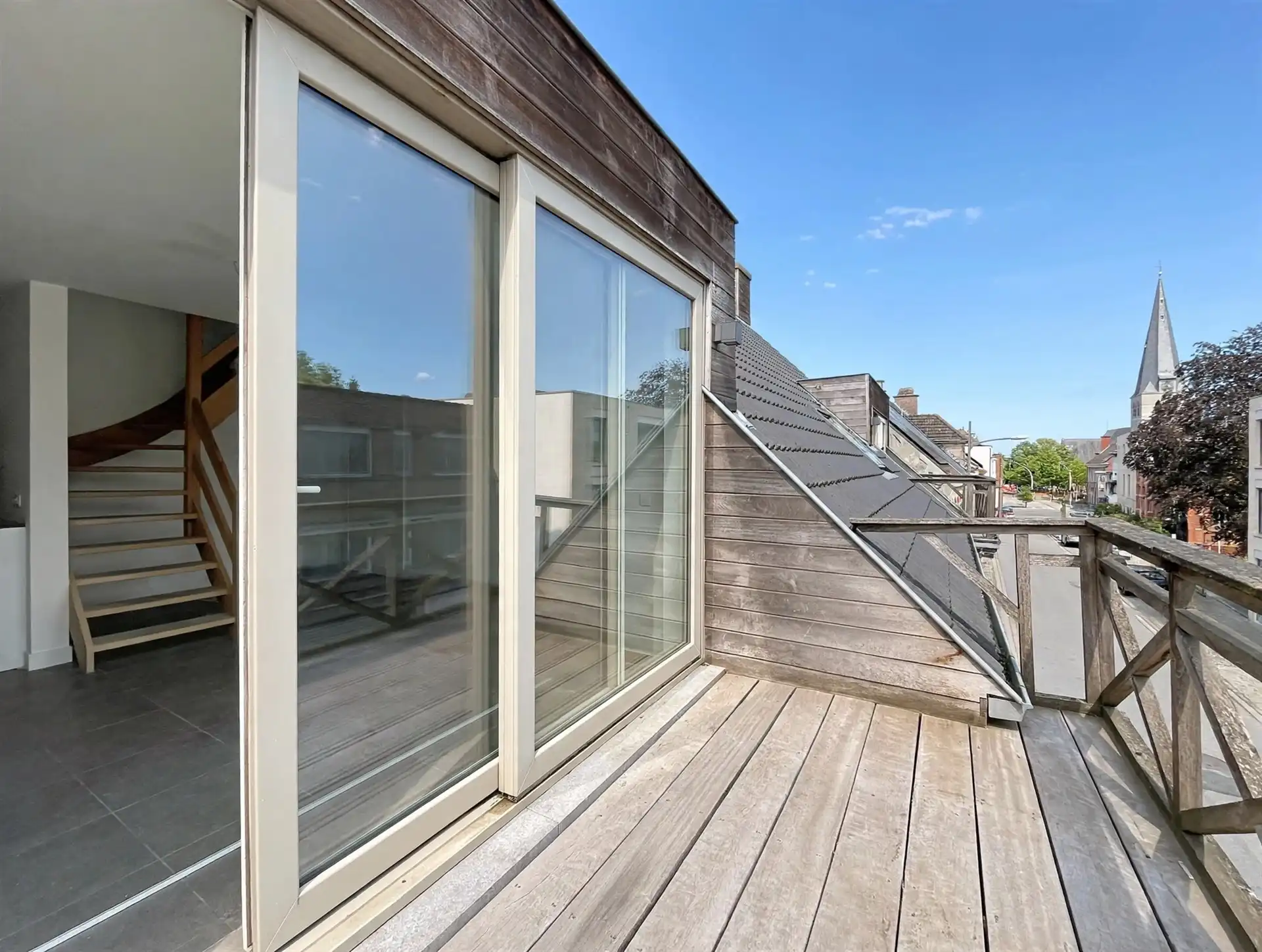 Modern 2-slaapkamer appartement met carport! foto 5