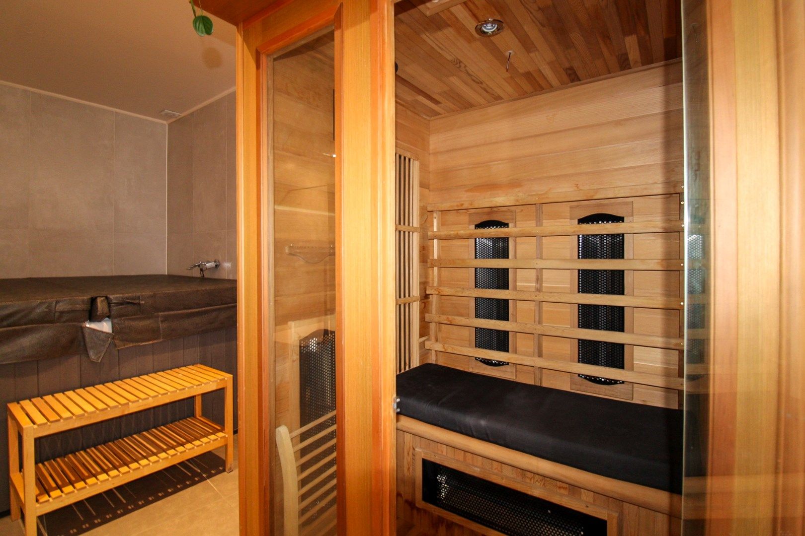 Veelzijdig handelshuis met woonst en luxueuze B&B op toplocatie aan de Markt van Temse! foto 22