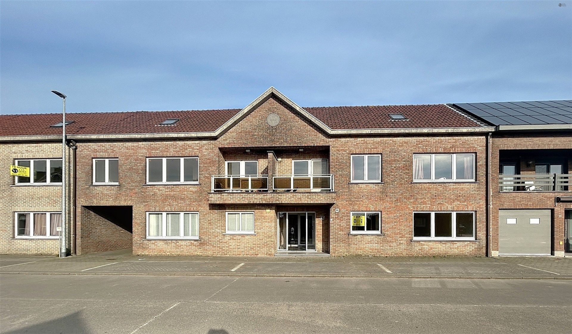instapklaar 2 slaapkamerappartement met terras  foto {{pictureIndex}}