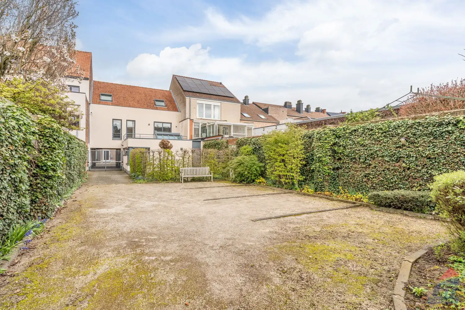 Veelzijdig pand met praktijkruimte en duplex appartement op toplocatie in Sint-Truiden foto 38