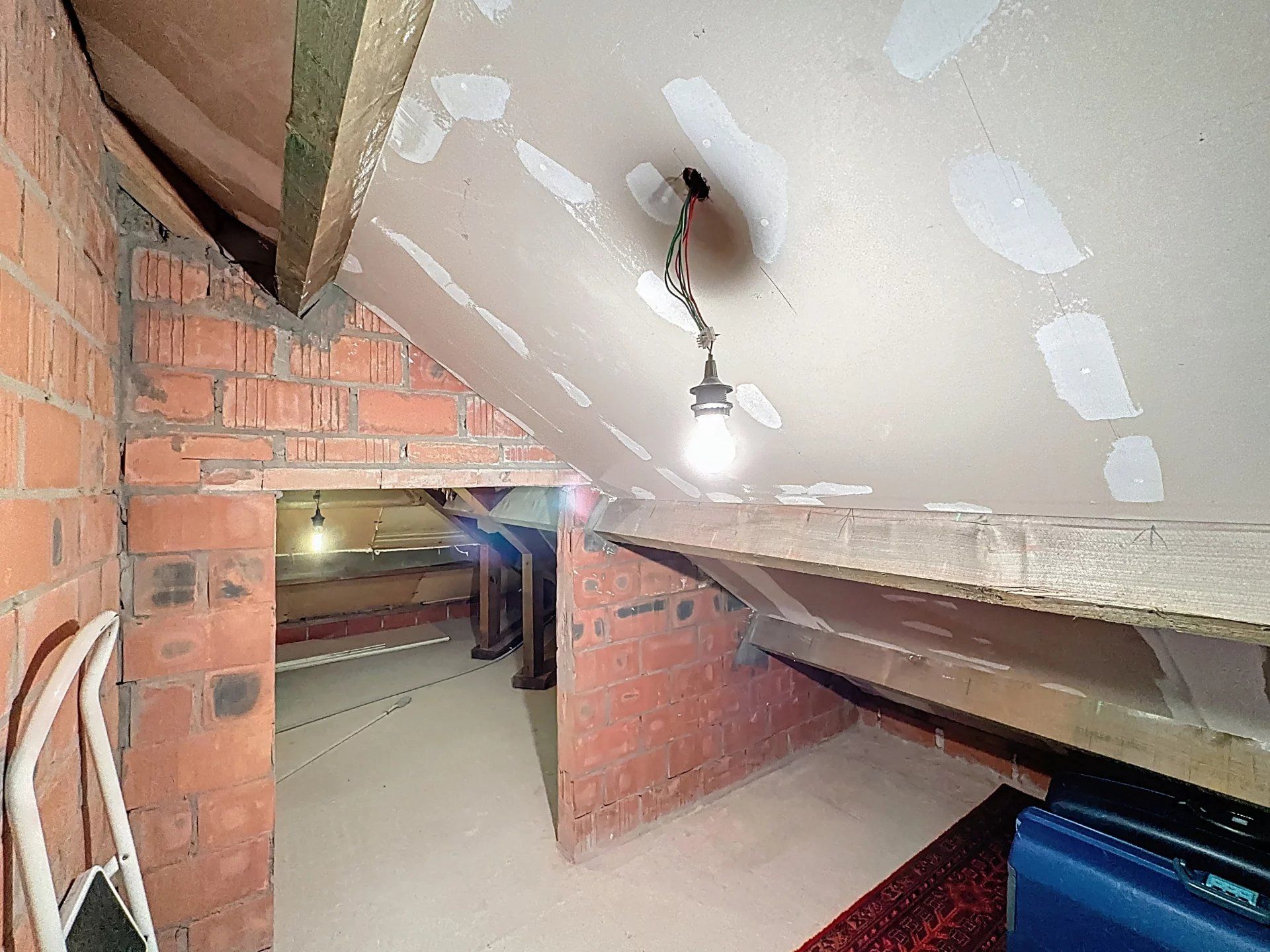 Mooie, vrijstaande woning gelegen op een perceelsgrootte van 9 are, met maar liefst 4 slaapkamers en een ruime dubbele garage. foto 30
