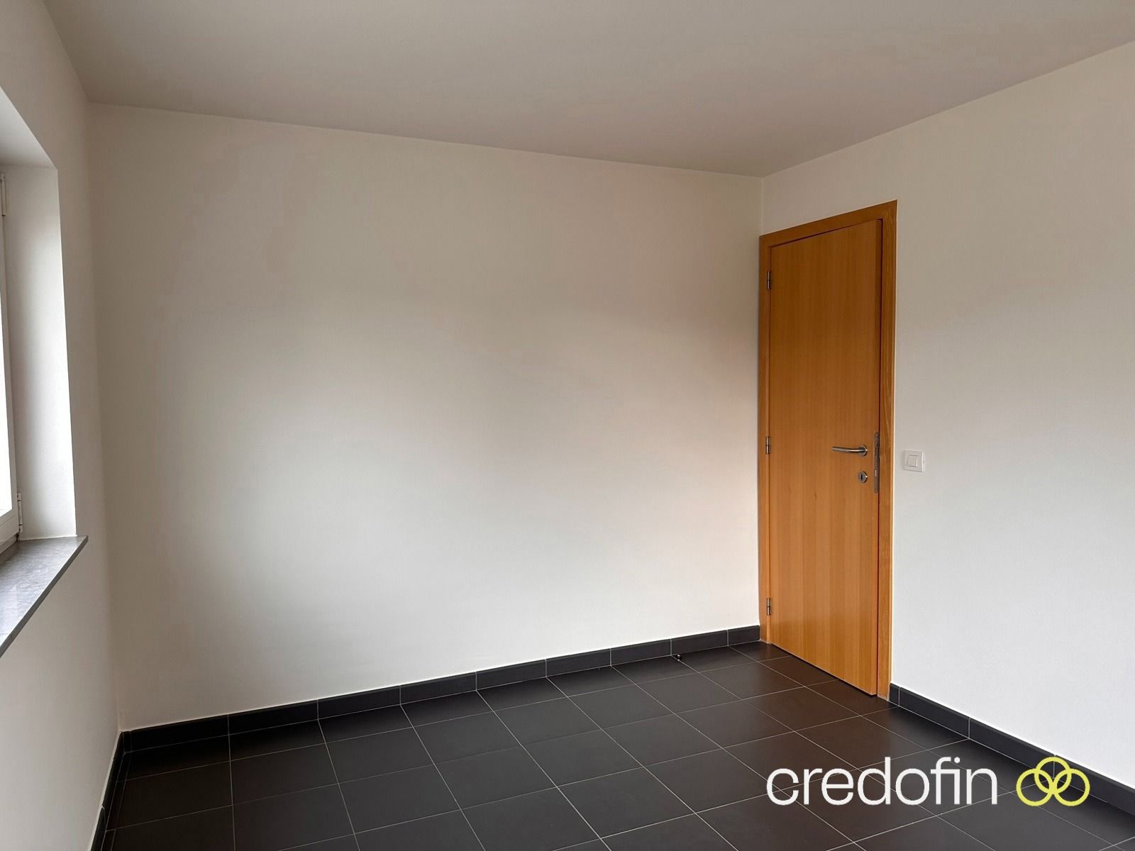 Goed gelegen woning met 3 slk, bureau en garage foto 10