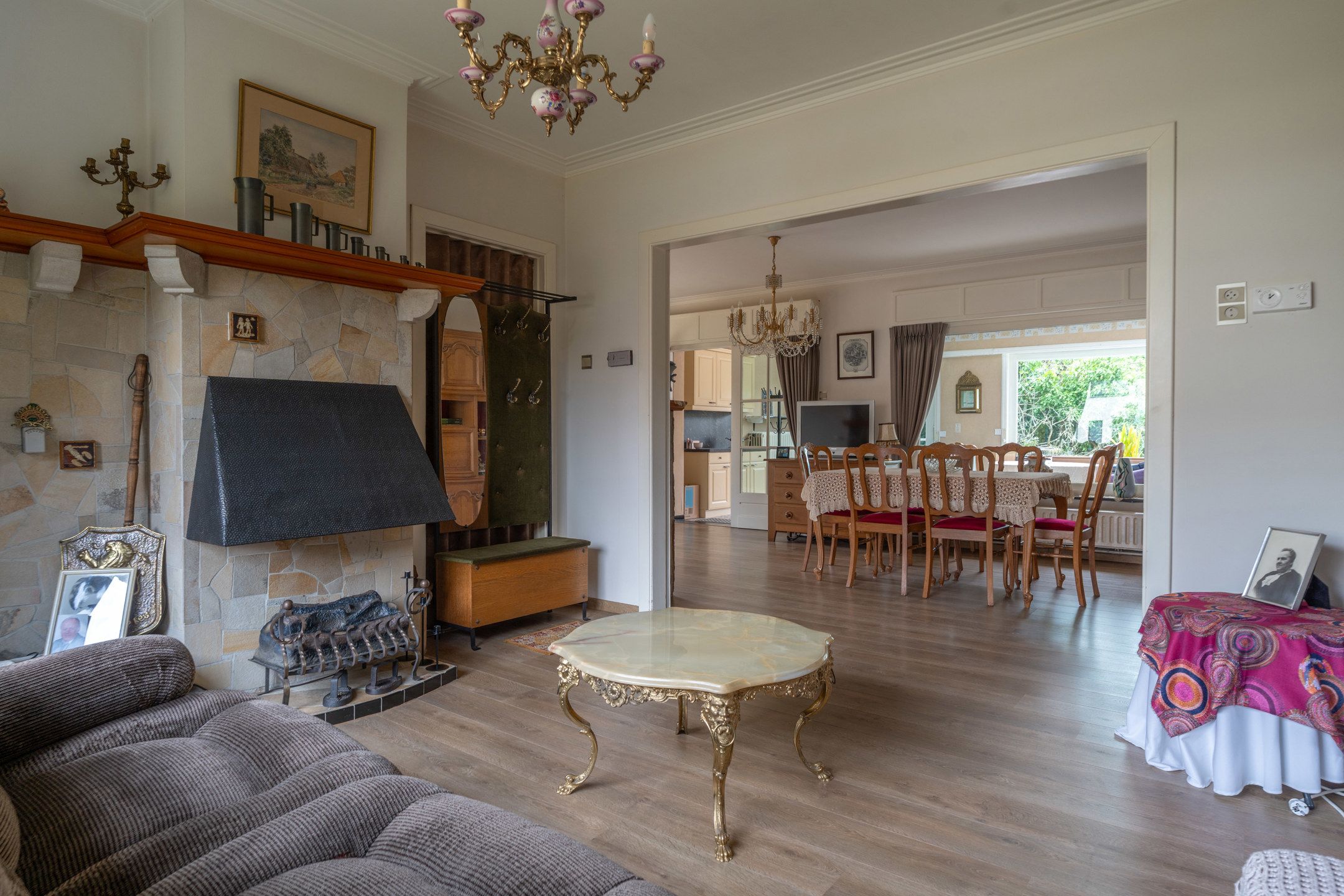 Te renoveren gezinswoning (196m²) op perceel van 1.943m². foto 9