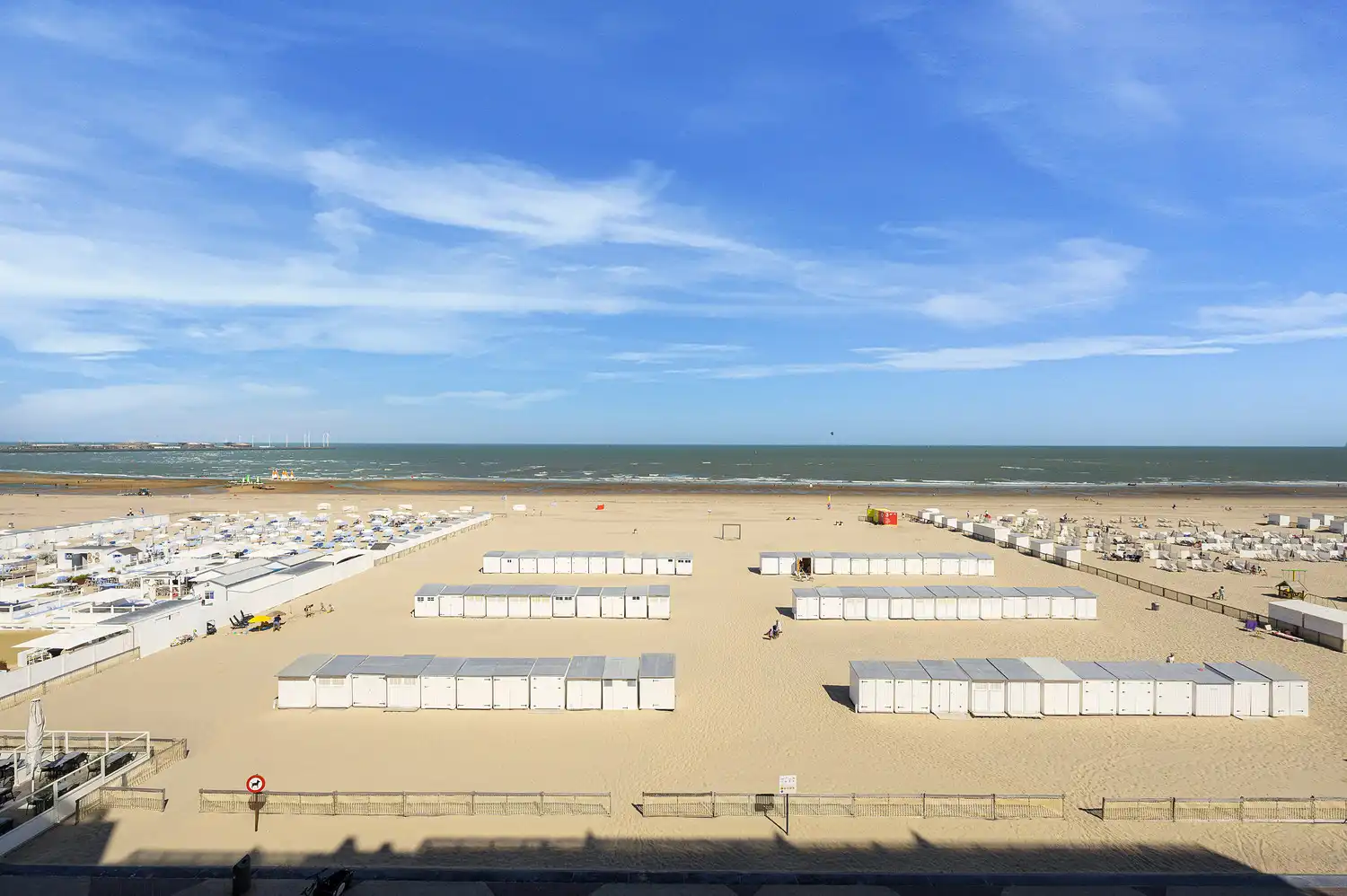 Recent gerenoveerde studio met frontaal zeezicht – Residentie The Beach, Zeedijk, Duinbergen foto 9