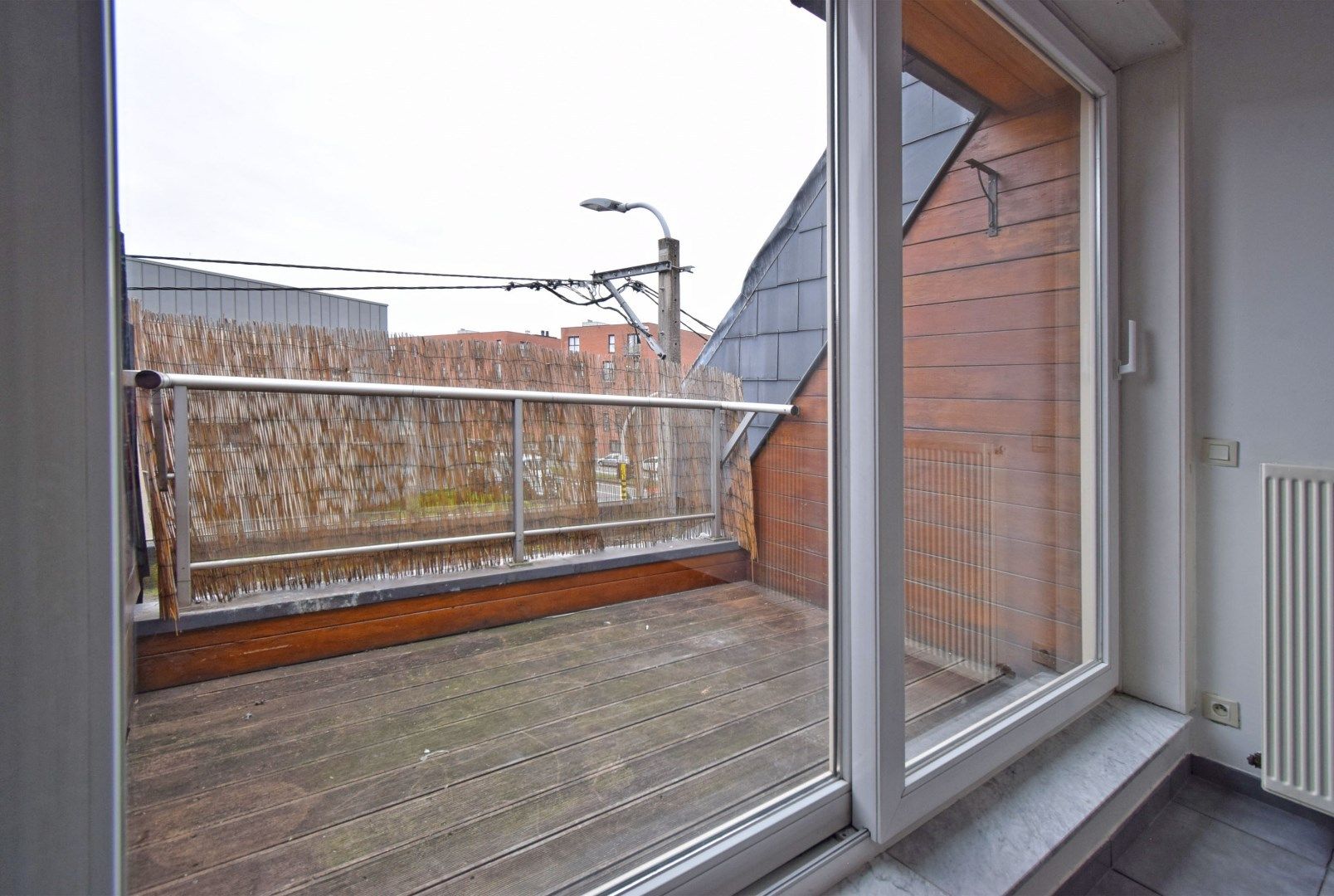 RUIM APPARTEMENT MET TWEE SLAAPKAMERS EN GARAGE foto 12