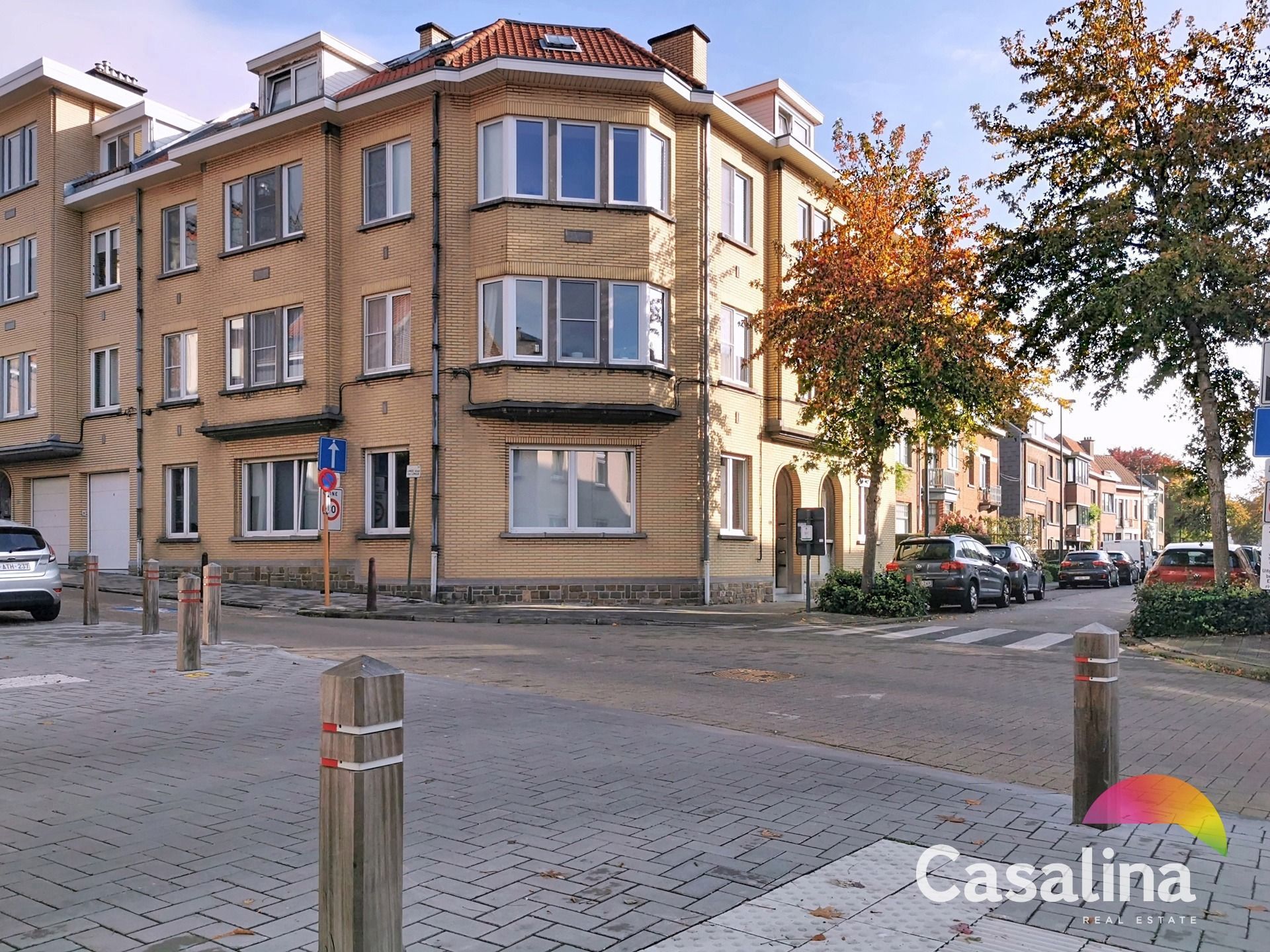 Hoofdfoto van de publicatie: Modern gerenoveerd appartement op steenworp van Dumontplein.