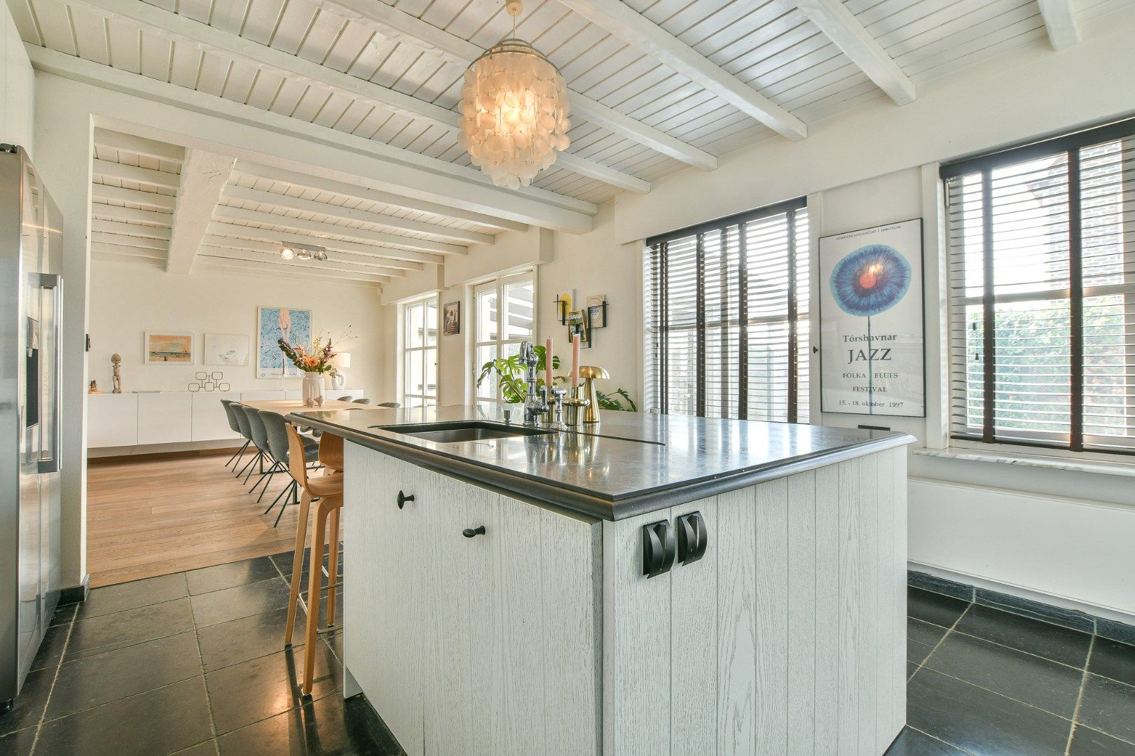 Prachtig gerenoveerde villa met charmante elementen in het centrum van Lissewege! foto 17
