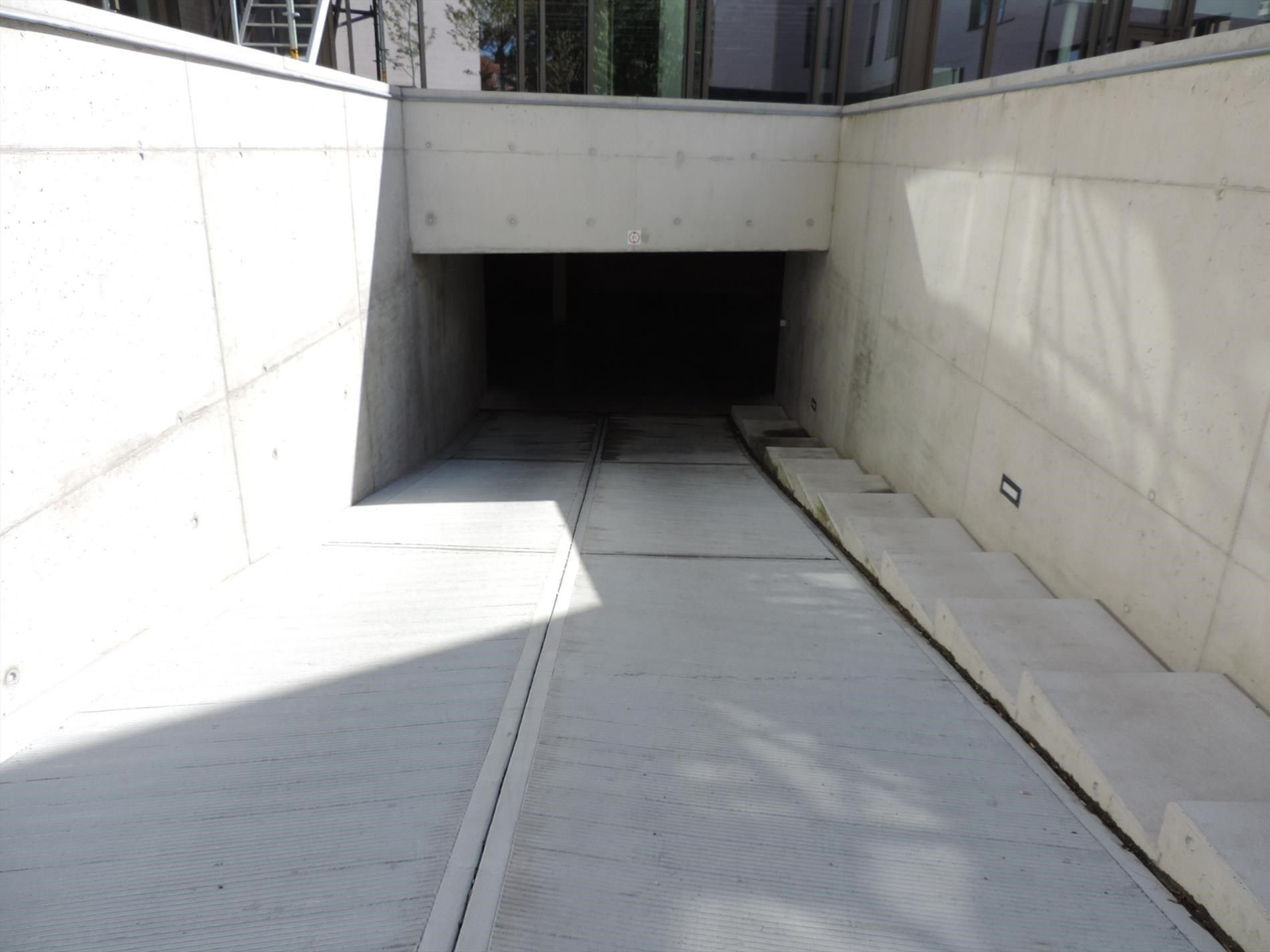 San Siro: ondergrondse autostaanplaats vlakbij station foto 4