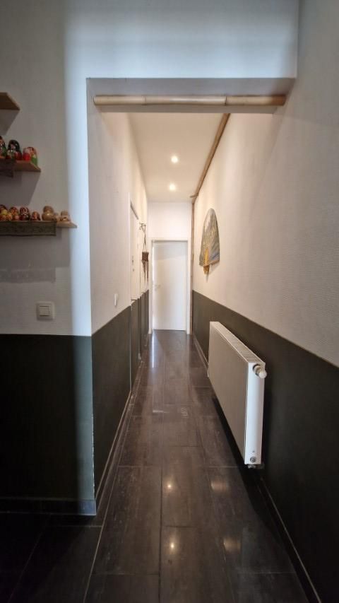 Ruime EENGEZINSWONING met grote leefruimten, 2 slaapkamers en mooi terras, woning met mogelijkheden, op 1 are 33 ca. foto 9