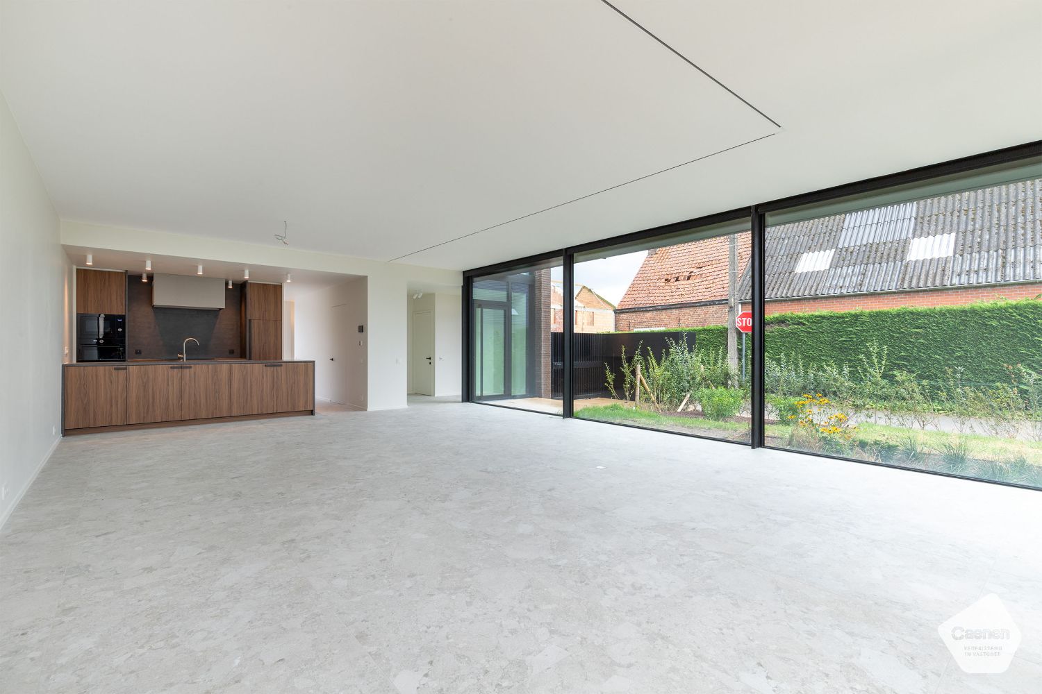 Bijna-EnergieNeutrale nieuwbouw met creatief design en warme uitstraling. foto {{pictureIndex}}