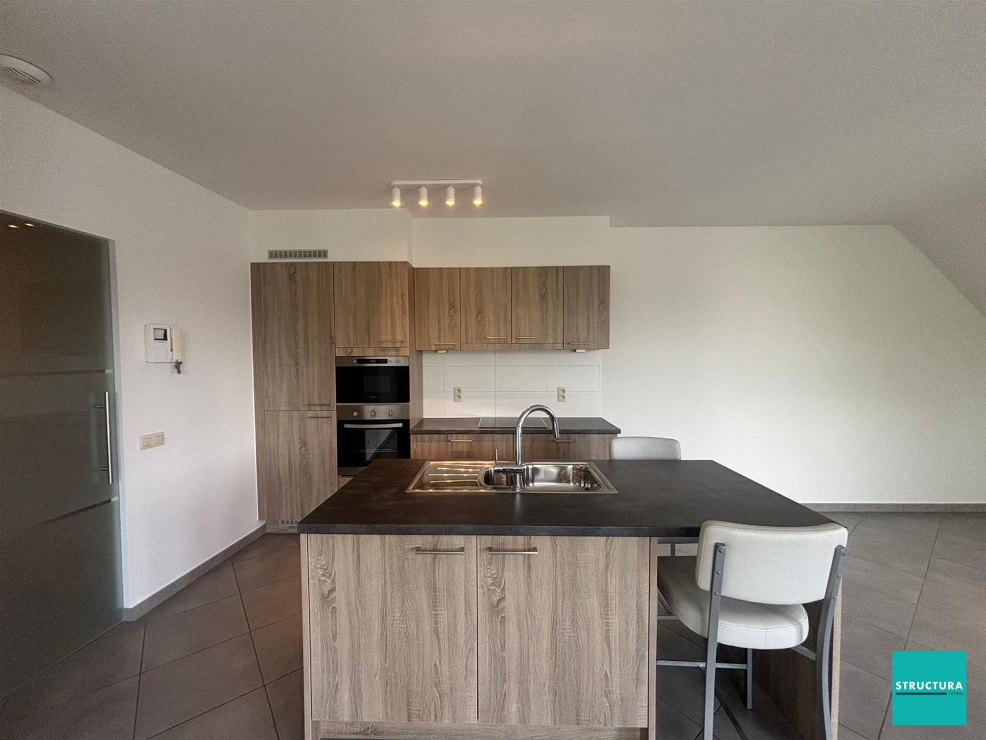 Energiezuinig appartement omgeven door groen valkbij het centrum! foto 3