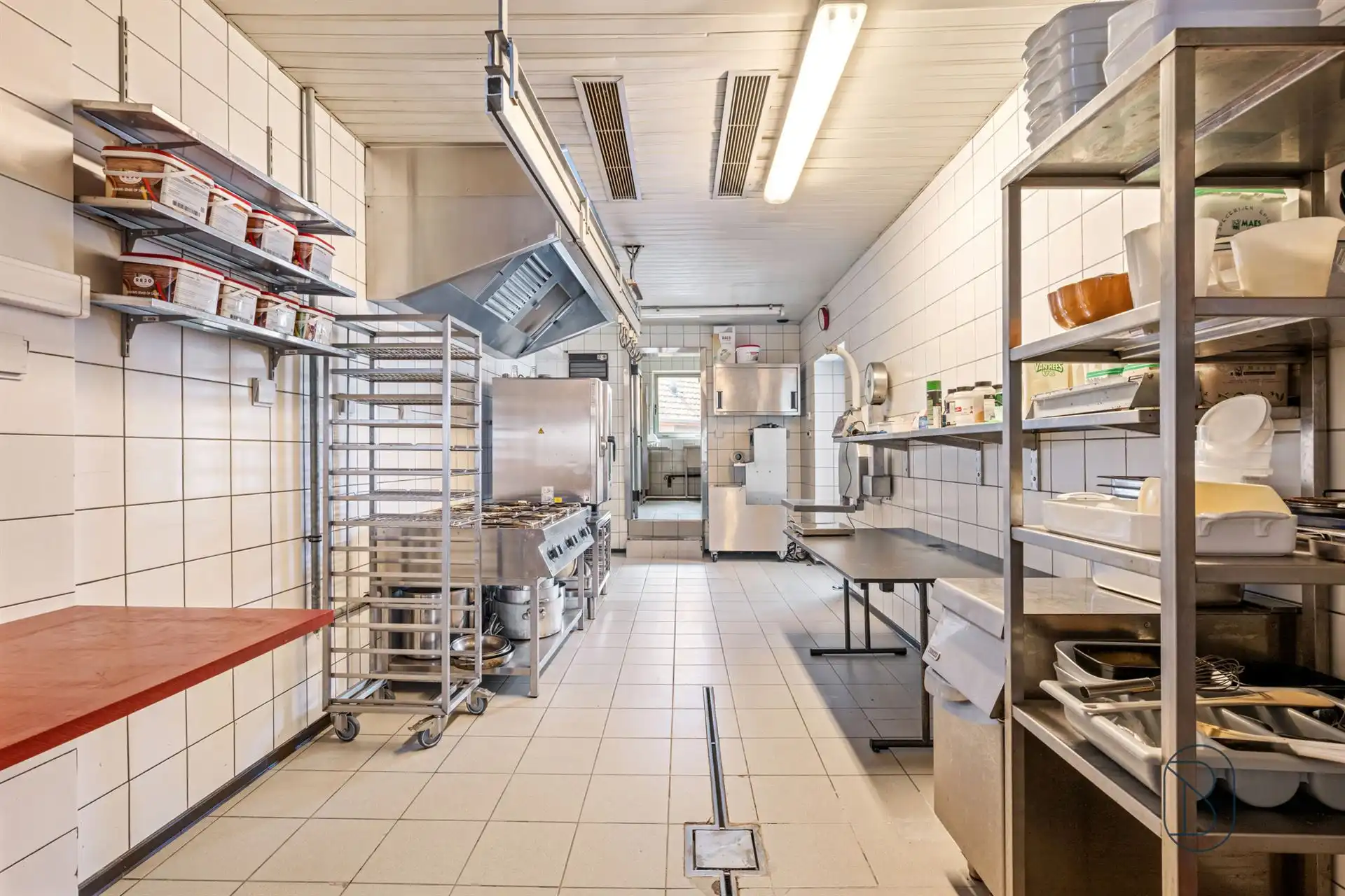 Unieke combinatie van wonen en werken in Sint-Eloois-Vijve! foto 5