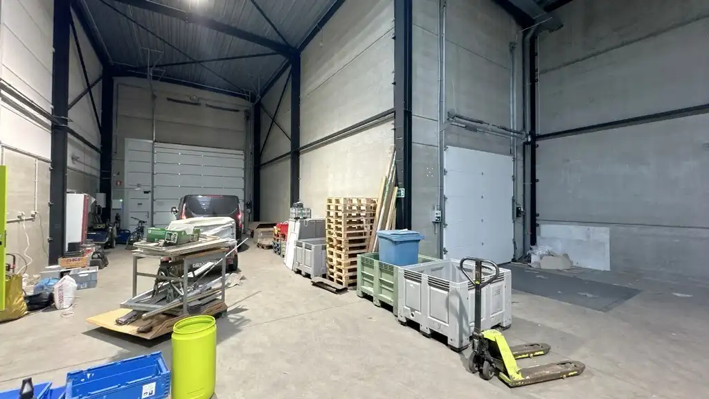 Loods met laadkade en kantoor te huur in Mechelen-Noord I foto 2
