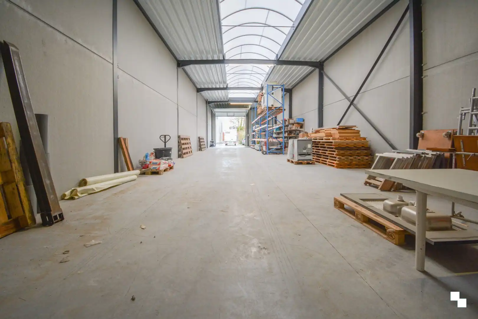 Nieuwbouw KMO-unit van ca. 225 m² te Izegem foto 4