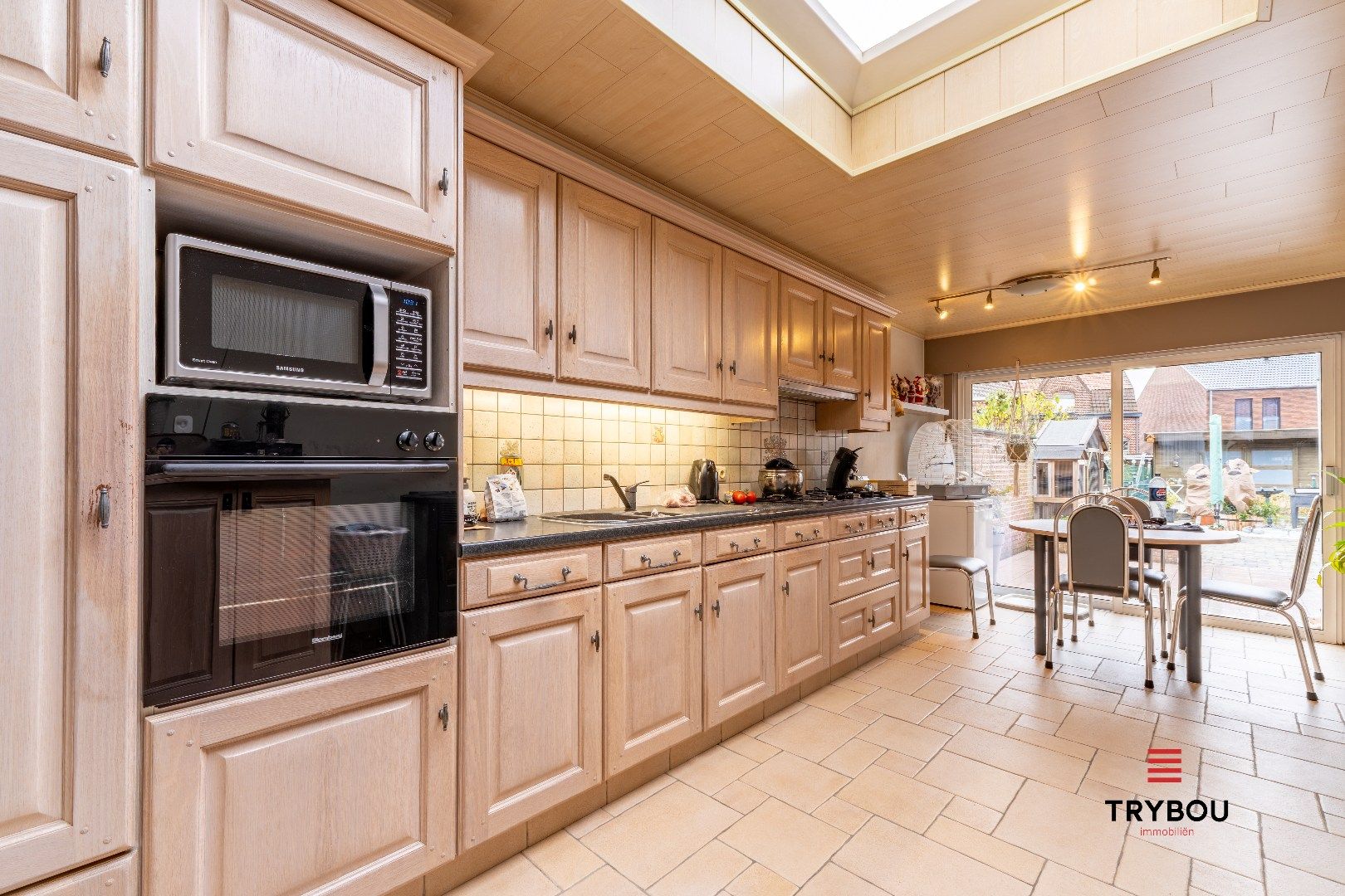 Gezinswoning met tuin, garage én uitweg in hartje Ieper foto 8