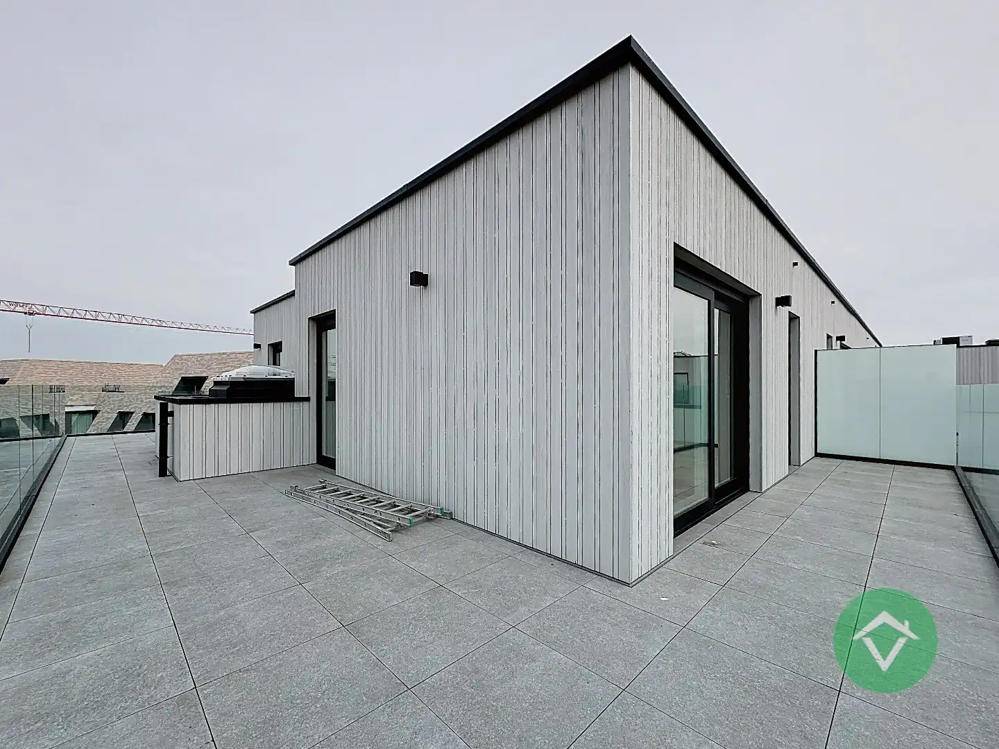 Topper aan de kust: duplex appartement met doorlopend zonneterras foto 30