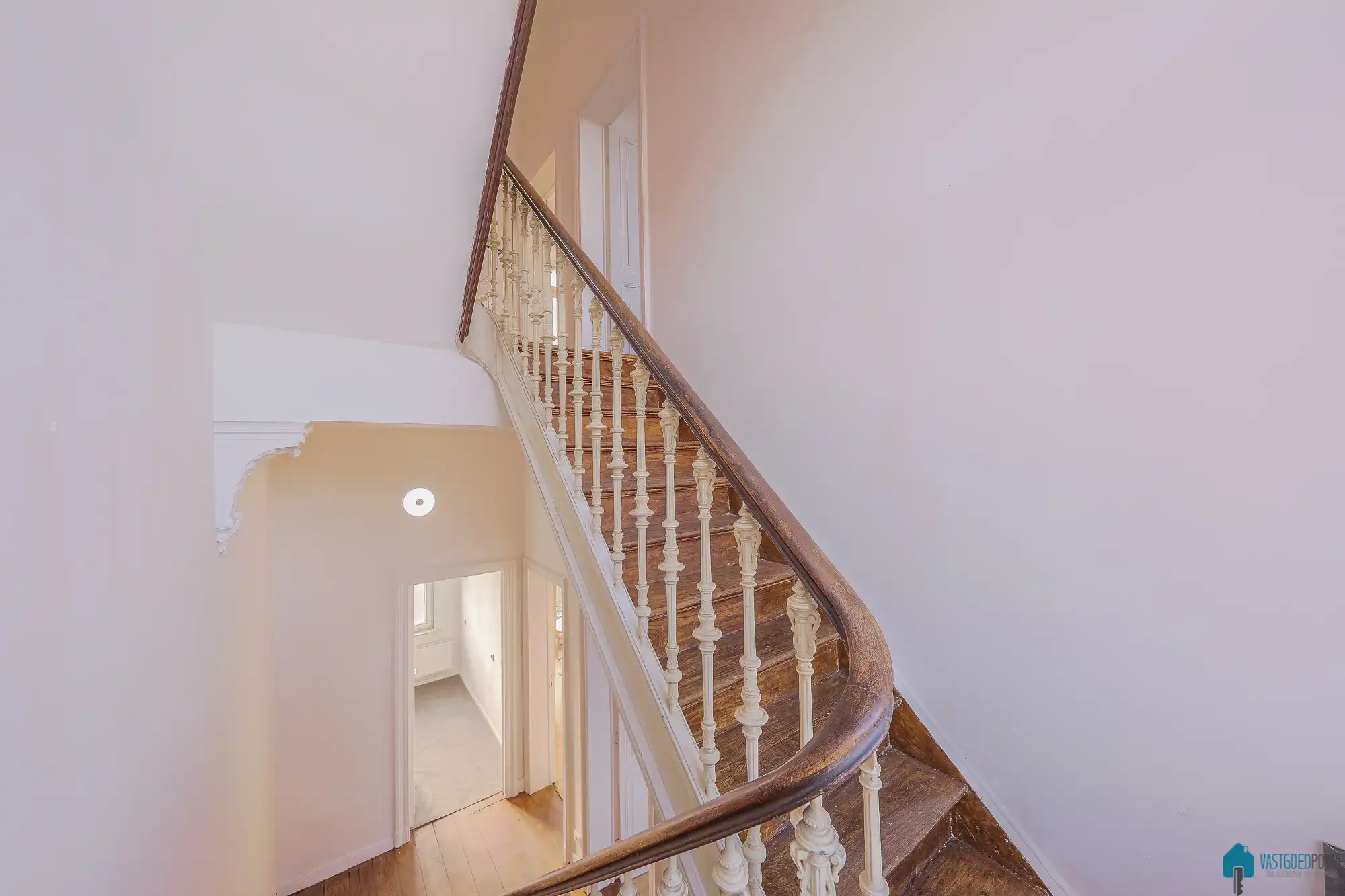 Ruim herenhuis met tuin en garage foto 21