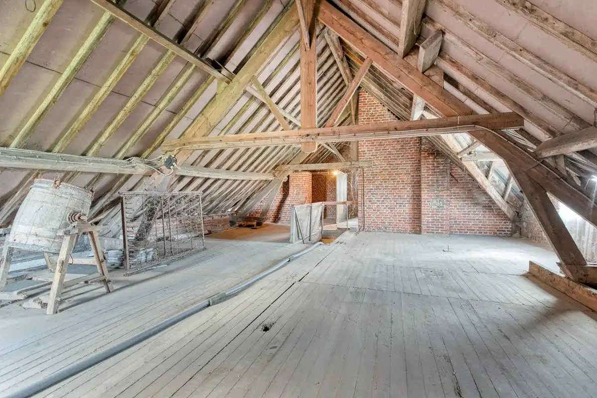 Te renoveren hoeve met landbouwgrond te koop in Wervik!  foto 12