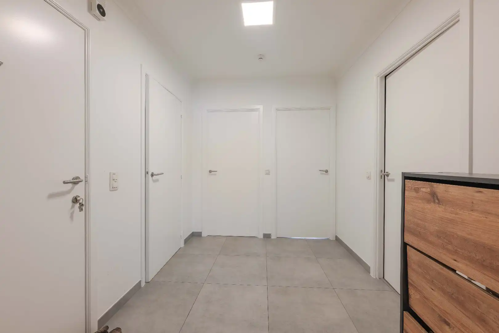 INSTAPKLAAR APPARTEMENT (84 m² | RENOVATIE 2020) MET 2 SLPKS EN GARAGE  foto 6