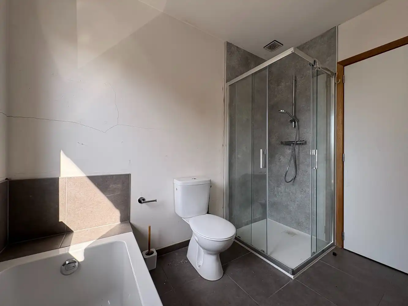 Ruime gezinswoning met 3 à 4 slaapkamers, garage en tuin foto 7