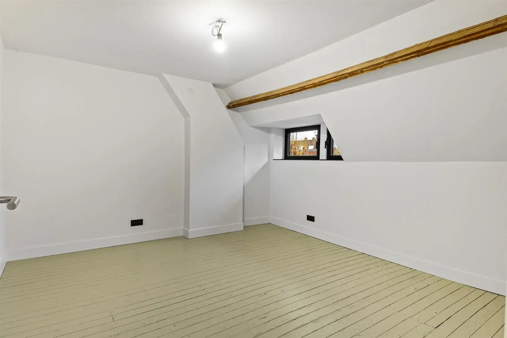 Totaal gerenoveerde woning met 4 à 5 slaapkamers in Ekerse dorpskern. foto 26