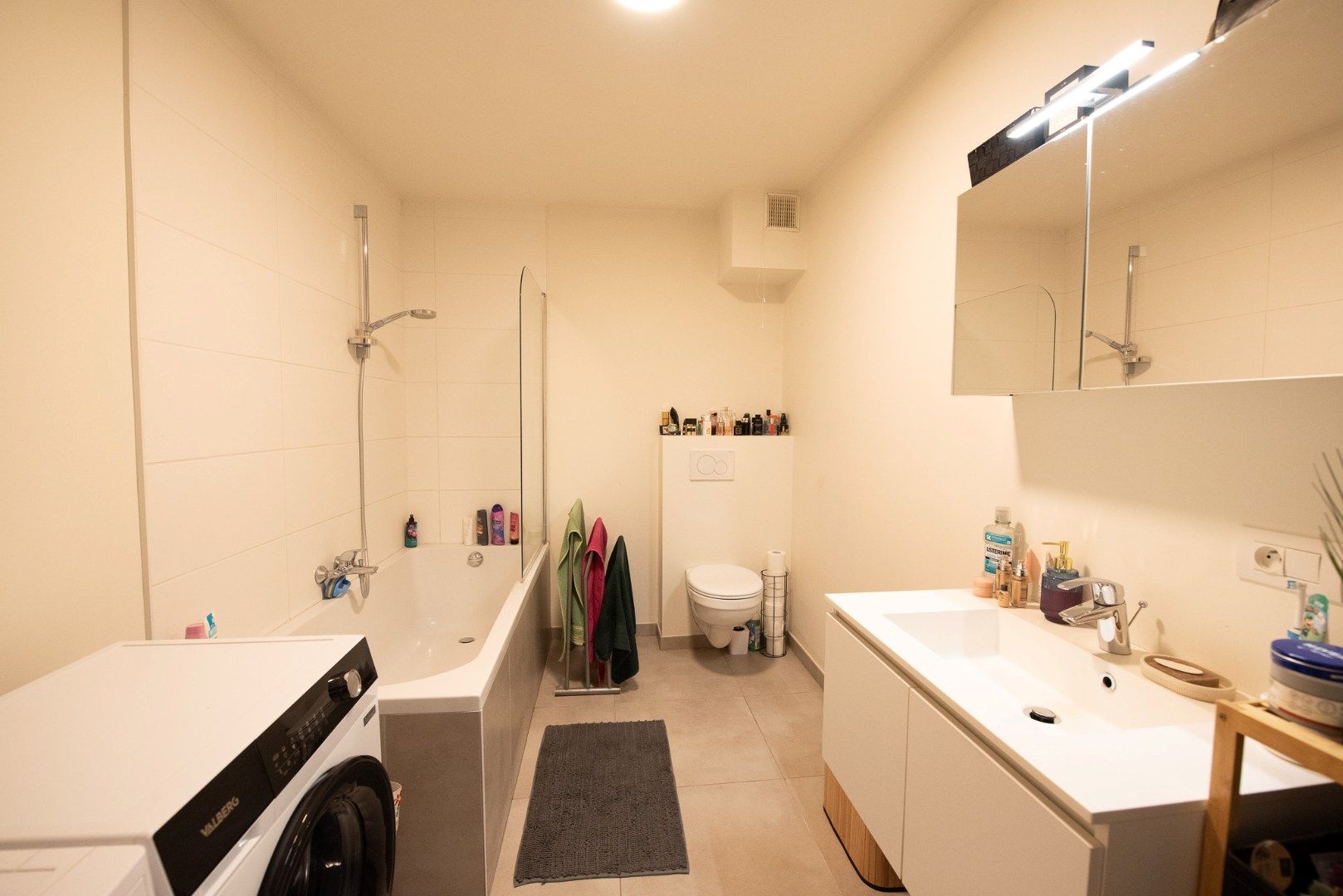 Instapklaar lichtrijk appartement met 2 slaapkamer, garagebox en zéér ruim terras! foto 9