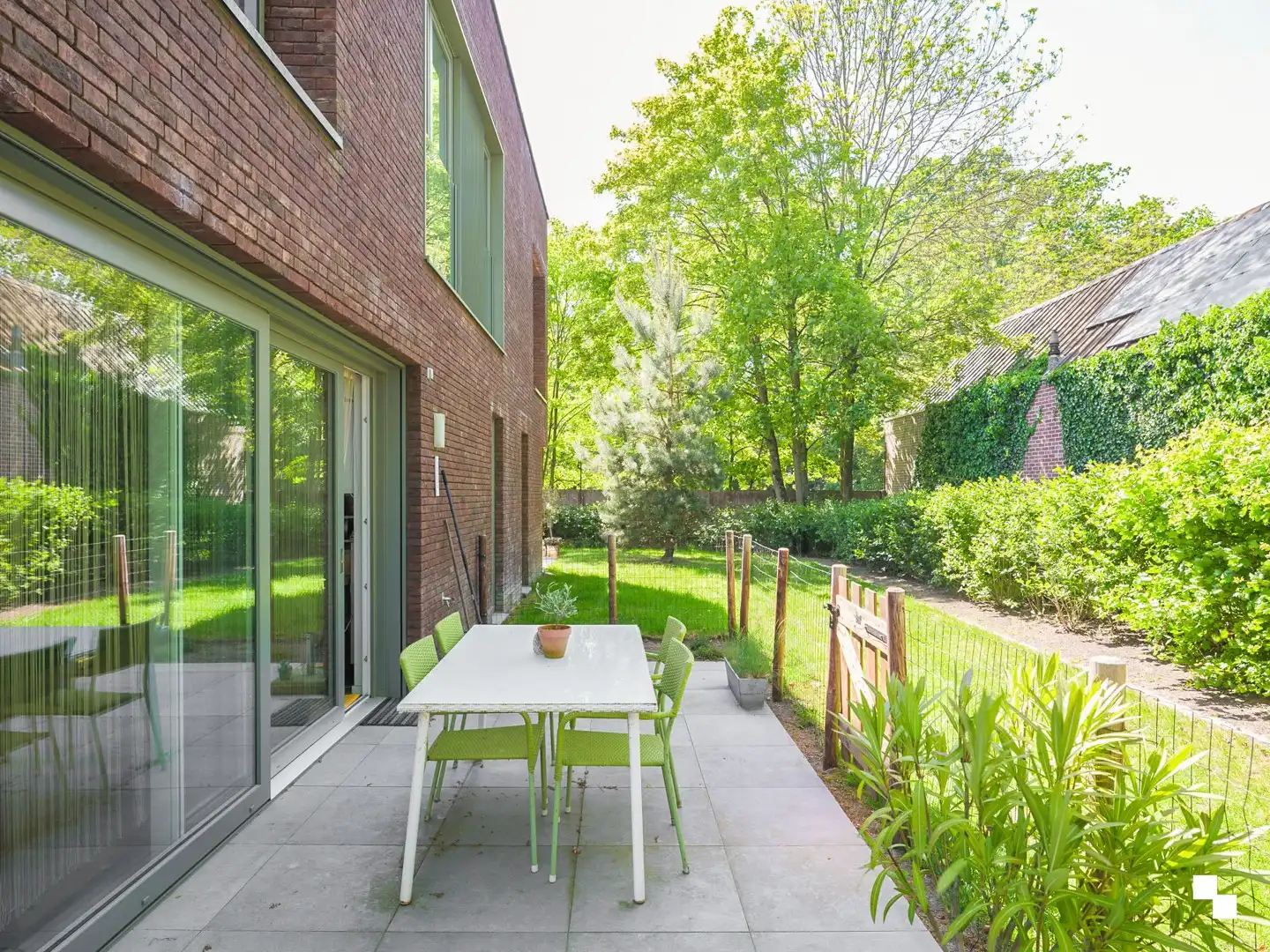 Gelijkvloers appartement omgeven door groen aan de Sint-Denijskerk foto 13