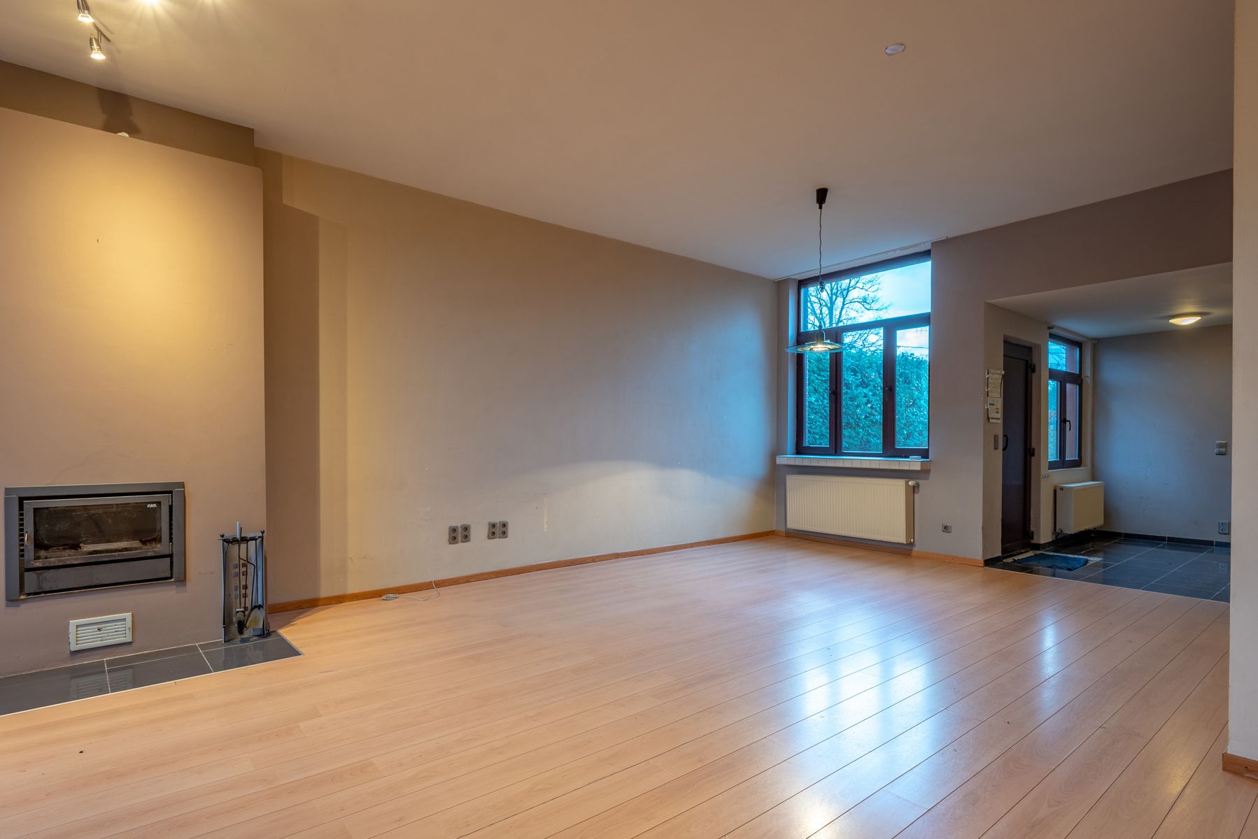 Te renoveren woning met 2 slaapkamers, ruime oprit en tuin! foto 7