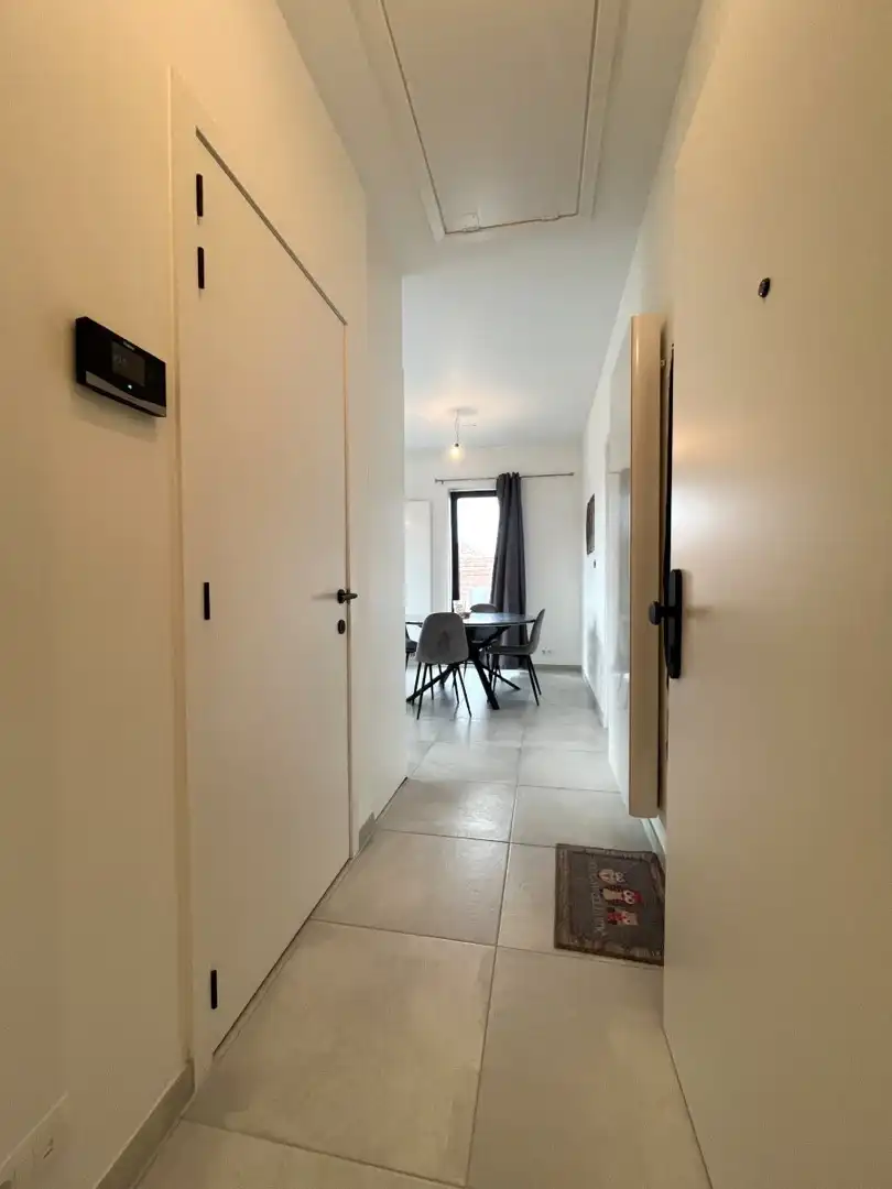 Moorslede – Instapklaar en lichtrijk dakappartement langs de Stroroute foto 2