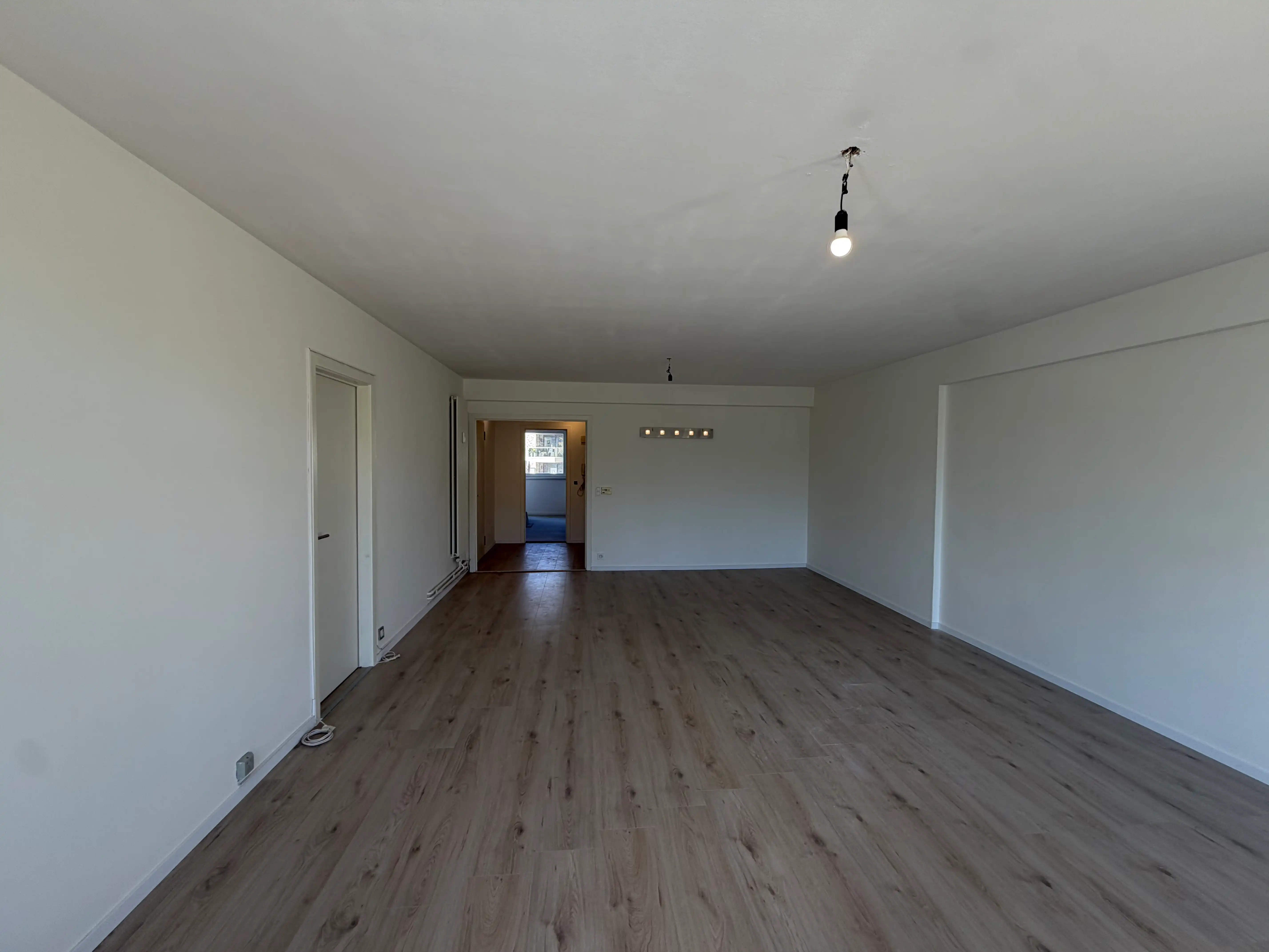 GENK te koop: gerenoveerd appartement met 2 slaapkamers foto 3