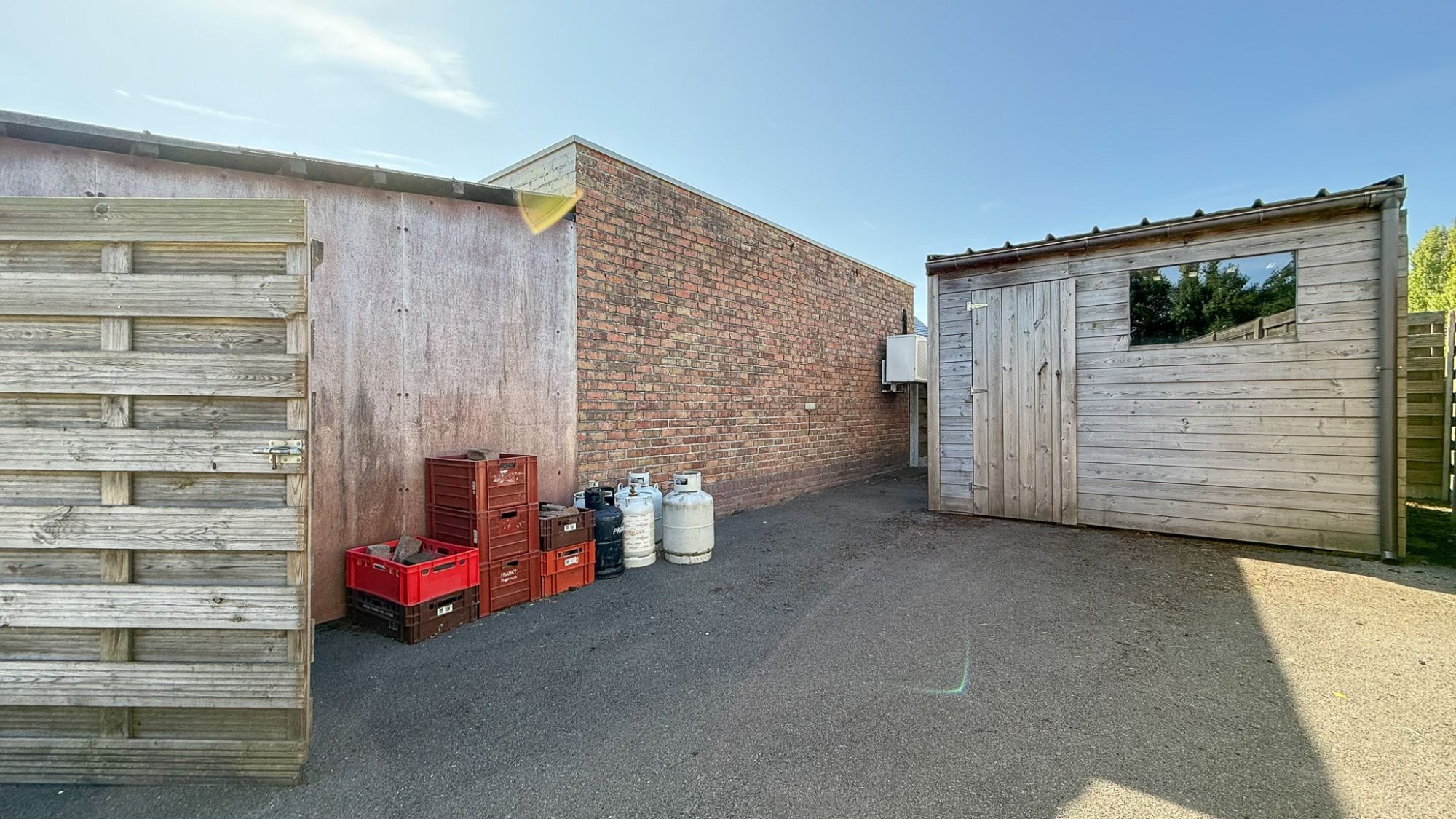 Ruim polyvalent handelspand met 4 slpk,  WINKELRUIMTE,  WONING en PARKING vooraan. foto 19