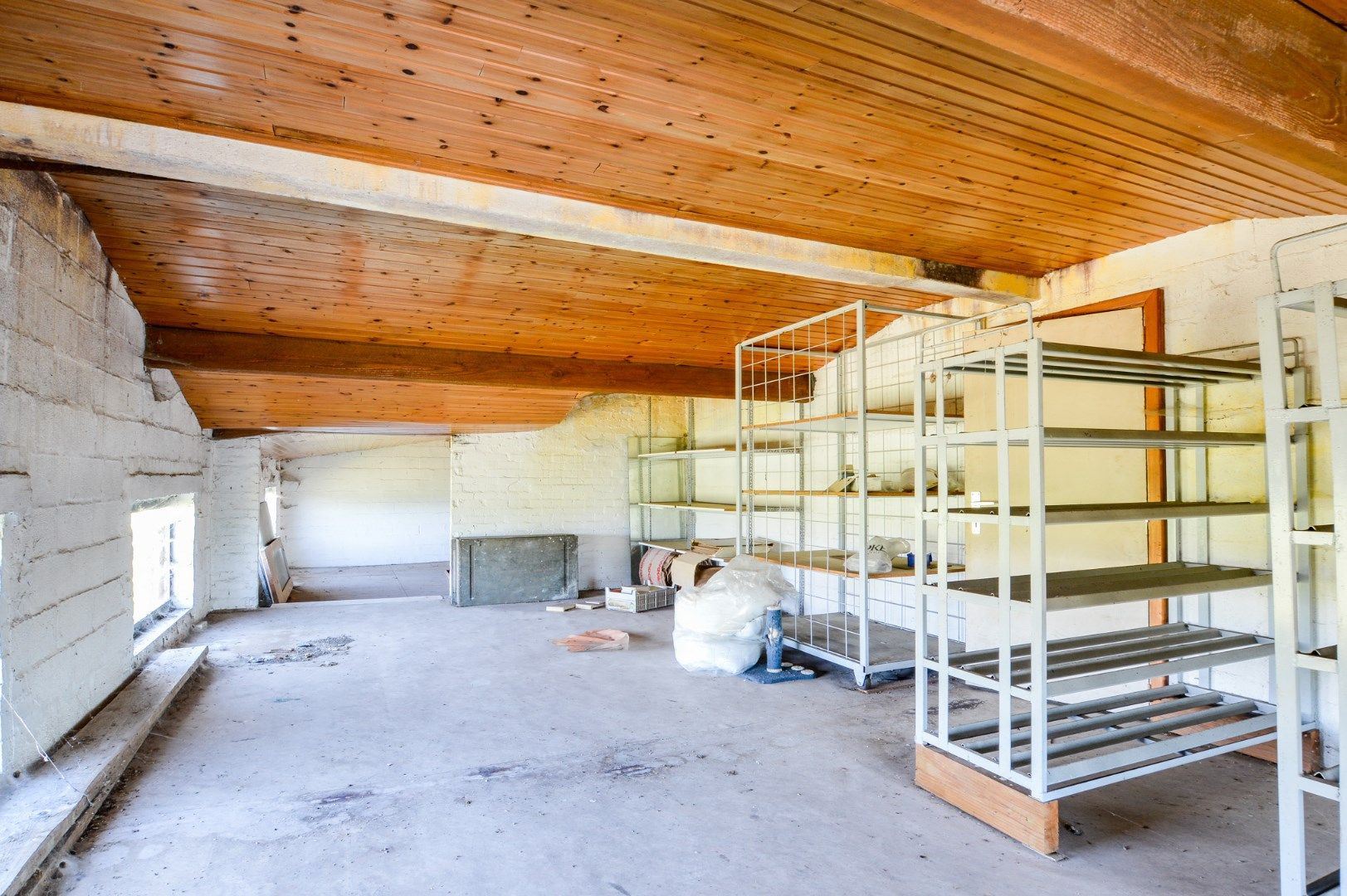 Ruime woning met loods op 2.535 m² in landelijke omgeving te Eernegem foto 11