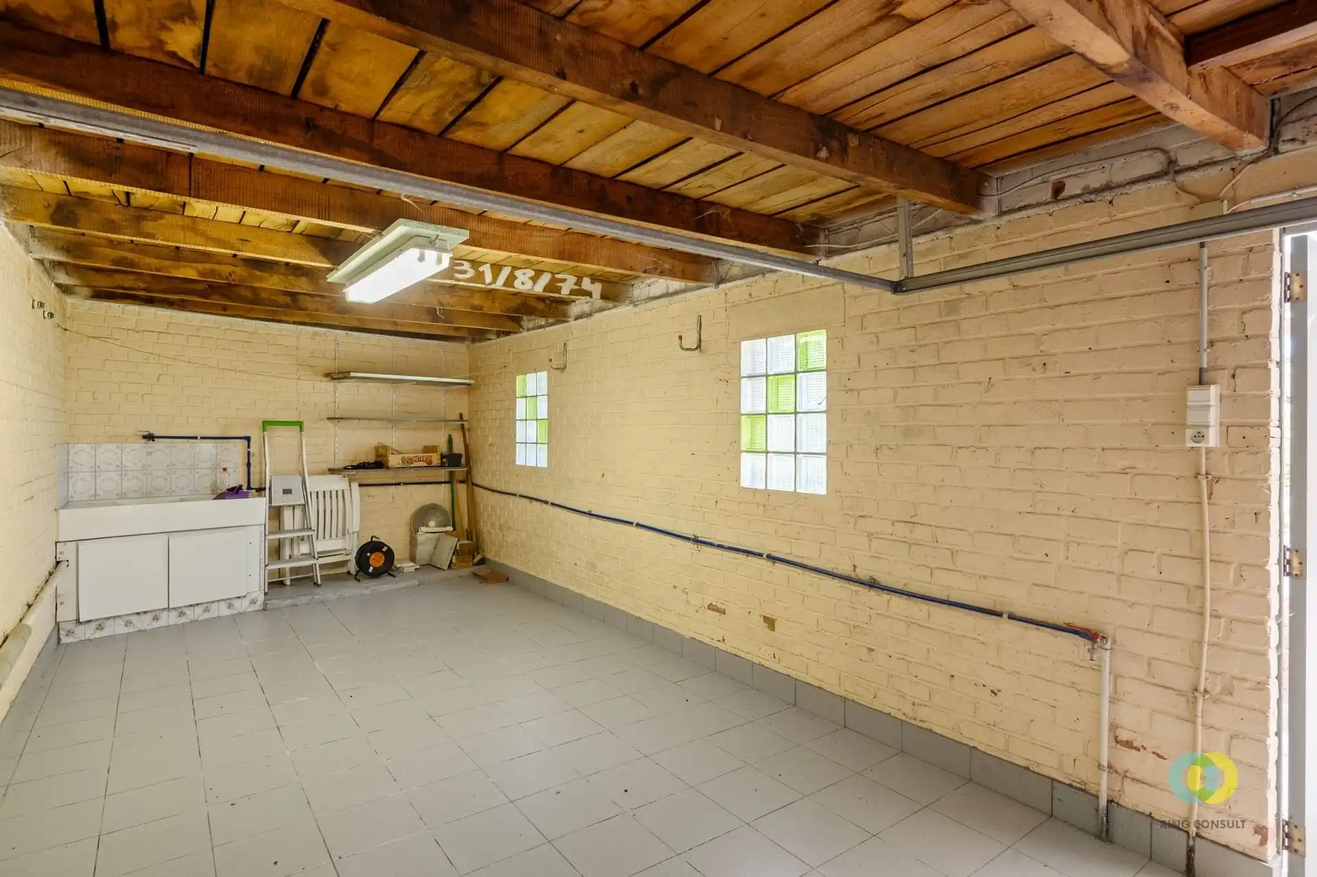 Verzorgde halfopen bebouwing met garage foto 8