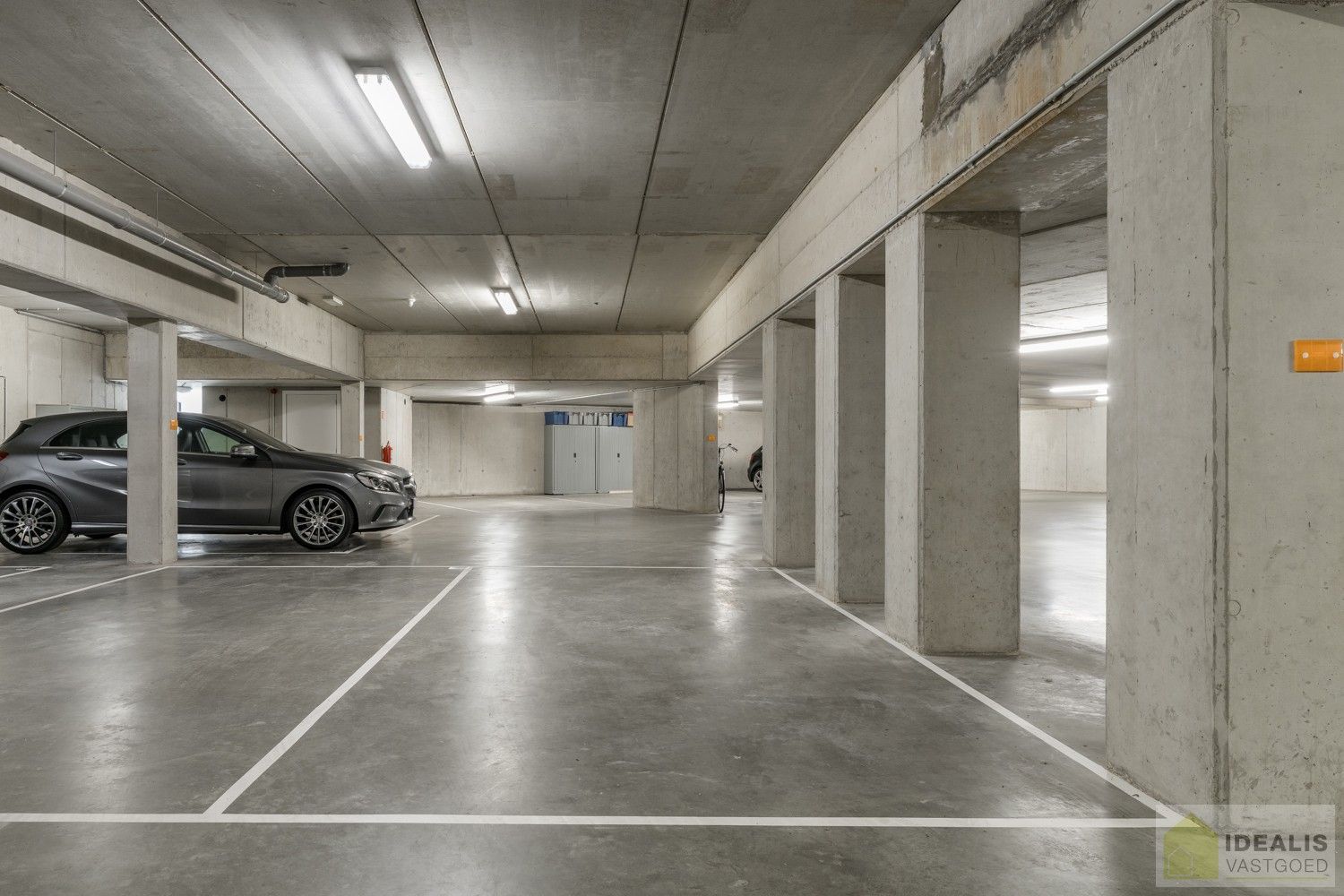 IDEALIS VASTGOED  - Luxueus, zeer hoogwaardig afgewerkt , instapklaar gelijkvloers appartement  in het midden van het centrum van Neerpelt op wandelafstand van horeca, shopping en openbaar vervoer! foto 12