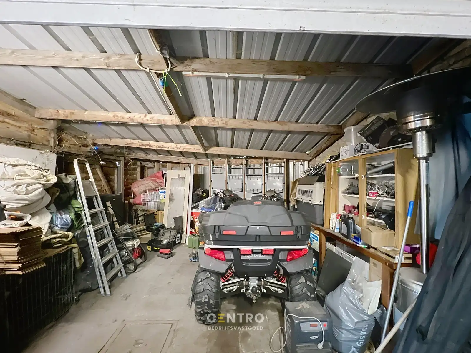 WOONST (4 slpk) met praktijkruimte, garages en extra STALLING op een ruim perceel van 820m²  te Gistel ! foto 23