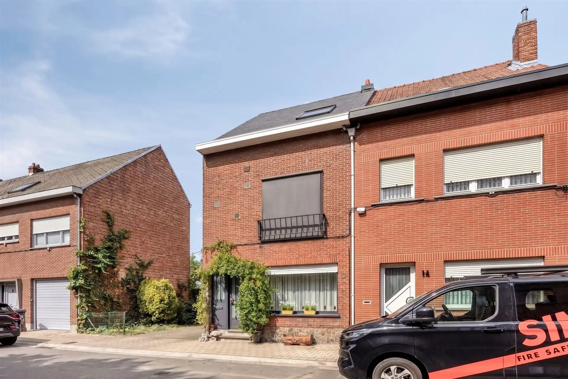 Instapklare woning met 3 (mog. 4) slaapkamers en tuin.  foto 2