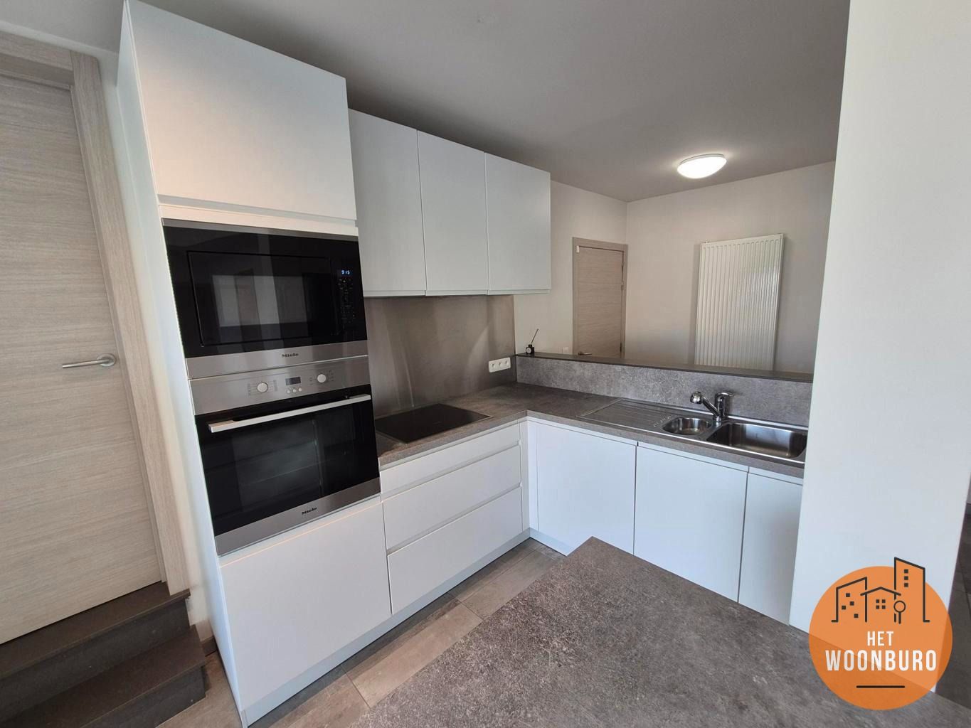 Ruim, lichtrijk appartement 1e verd. met 2 slaapkamers foto 6