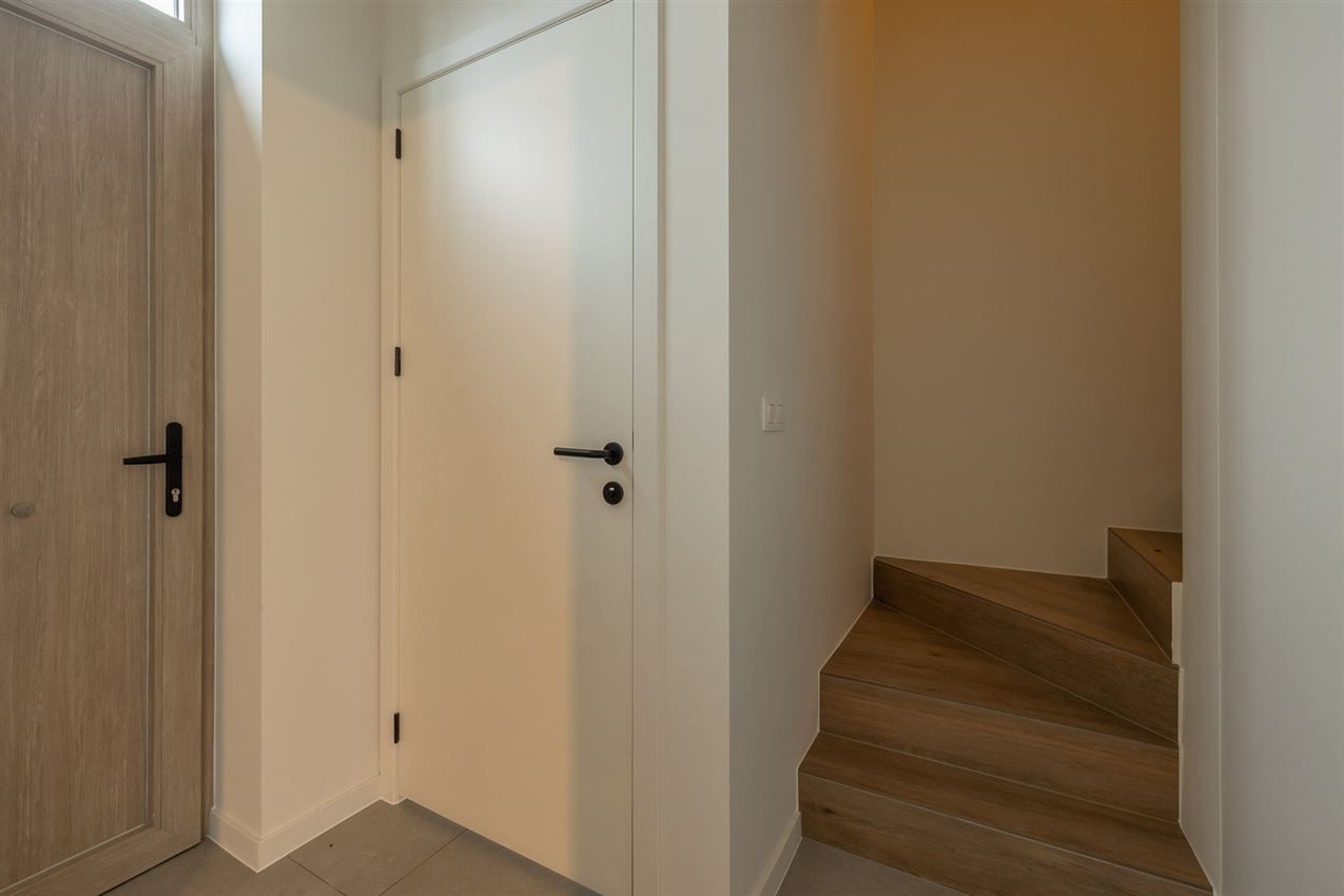 Instapklare nieuwbouwwoning op ruim perceel met 3 slk foto 7