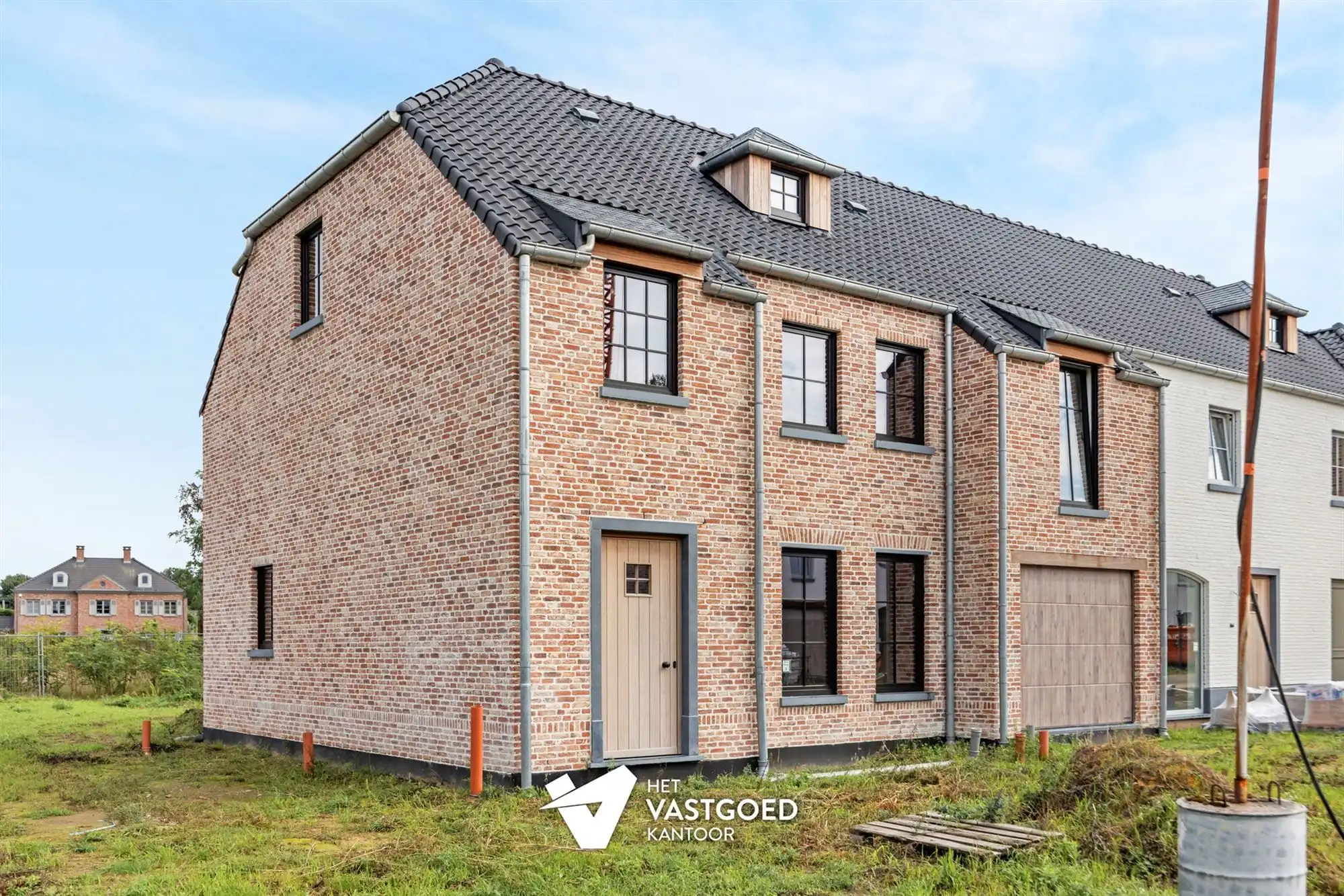 NIEUWBOUWWONING MET 3 SLAAPKAMERS UITERST RUSTIG DOCH CENTRAAL GELEGEN TE ZONHOVEN foto 2