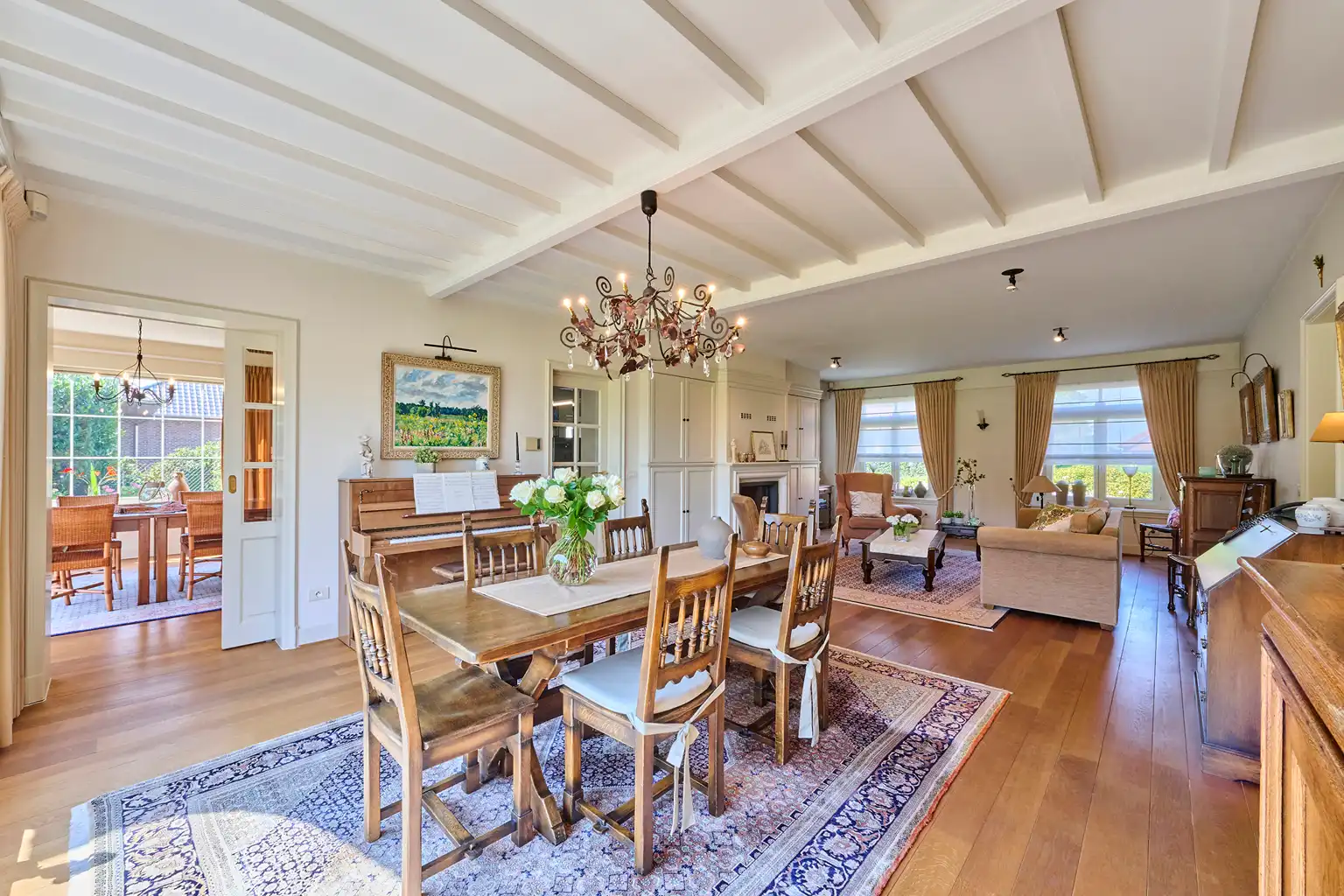 Exclusieve villa met bijgebouwen op 6.660m² grond foto 5