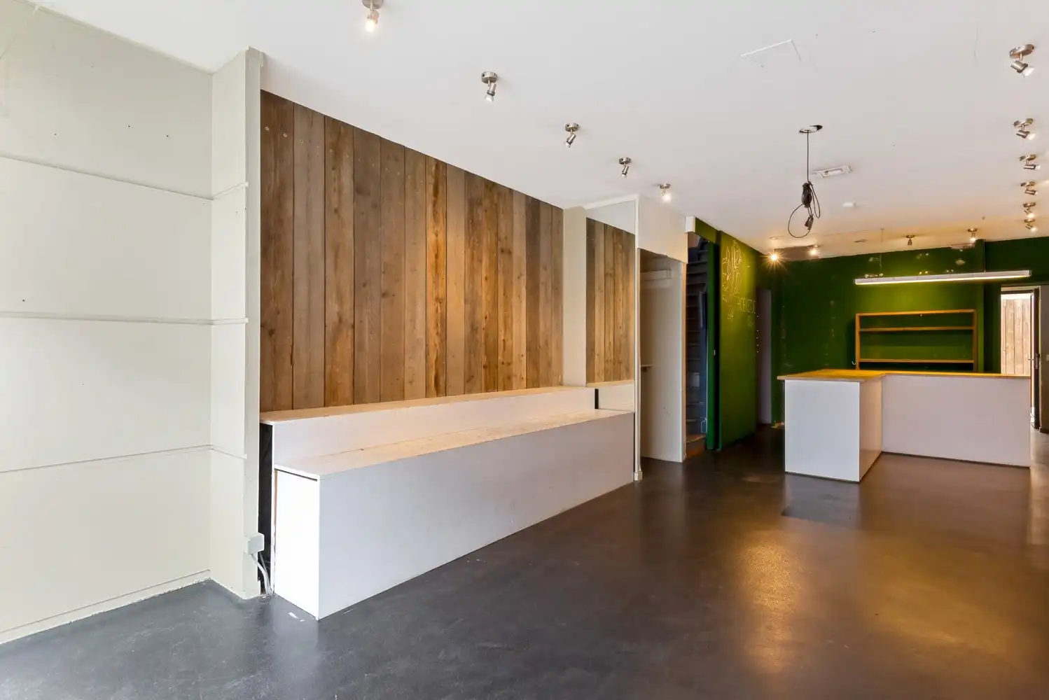 Handelshuis met 2 handelsruimtes en appartement in het hart van Wommelgem. foto 7