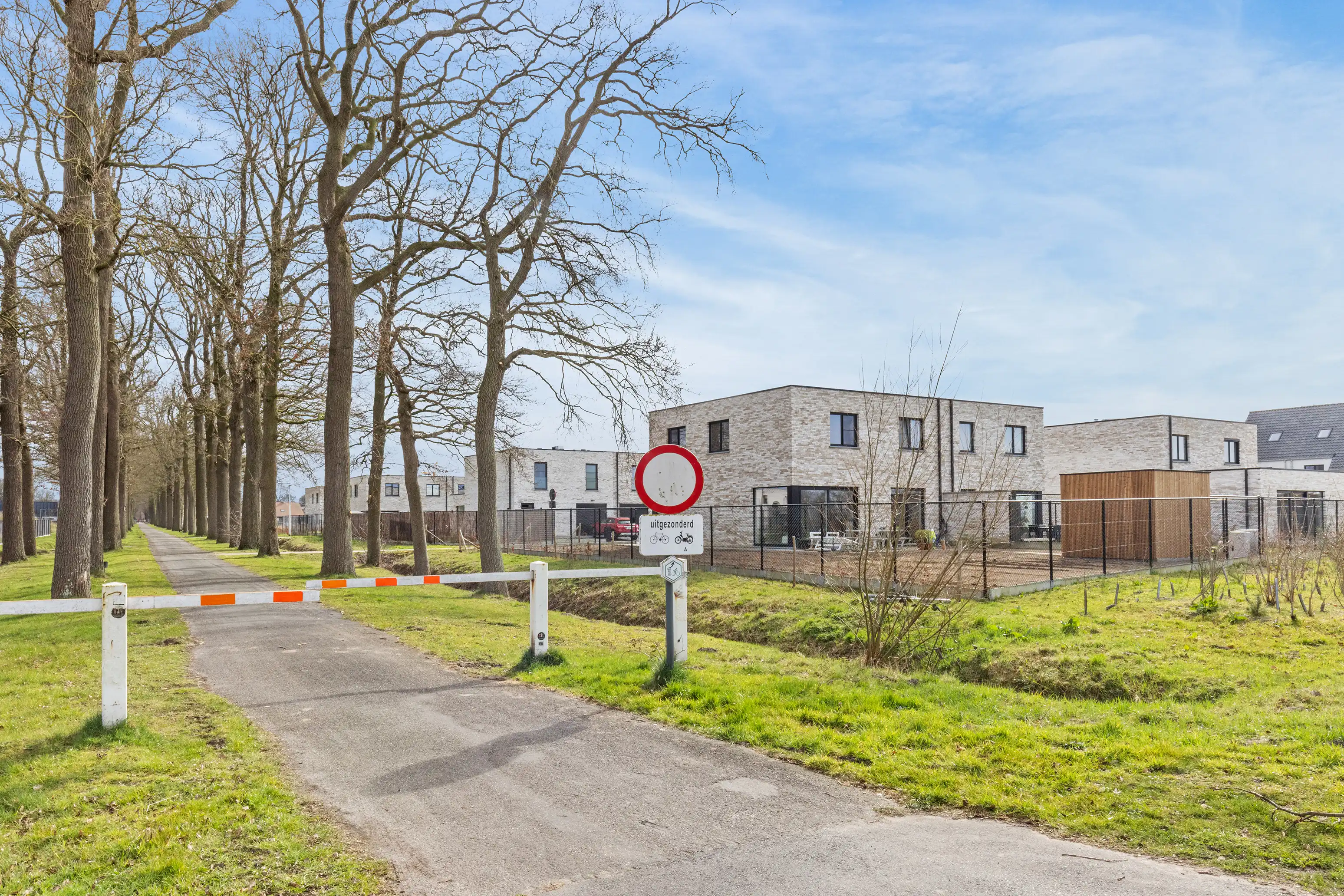 Moderne en lichtrijke halfopen woning met 3 slaapkamers foto 20