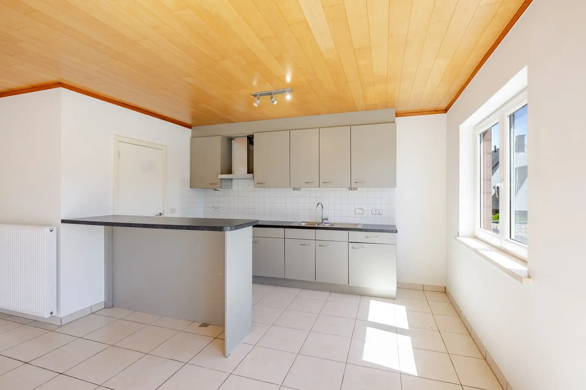 Energiezuinig 2 slaapkamer appartement met 2 staanplaatsen in Wetteren centrum foto 7