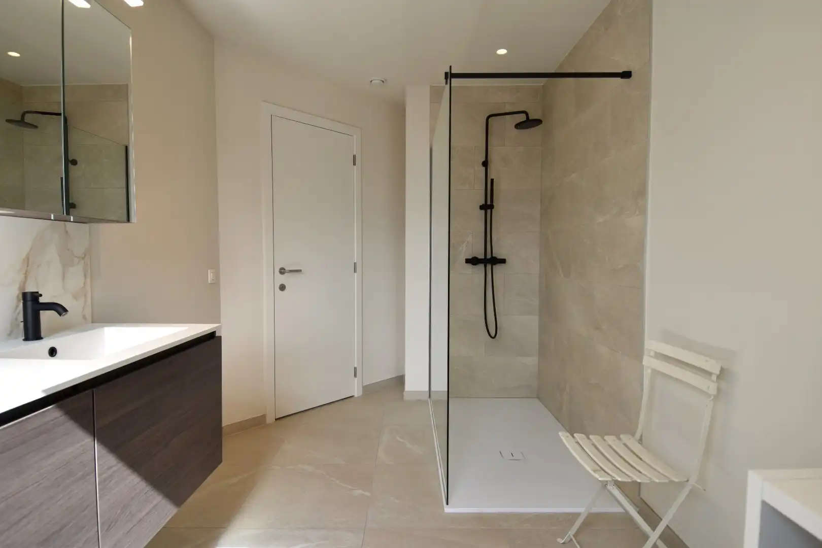 Penthouse (BJ 2021) met 2 slaapkamers, aparte dressing en zonnig terras te koop in Lendelede foto 10