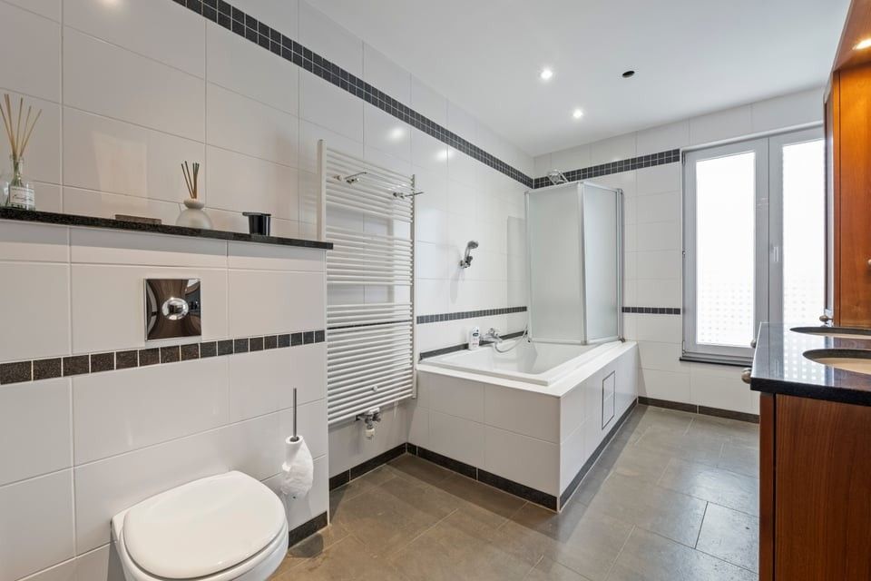 Charmant handelshuis op toplocatie in het hart van de Tongerse winkelstraat foto 10