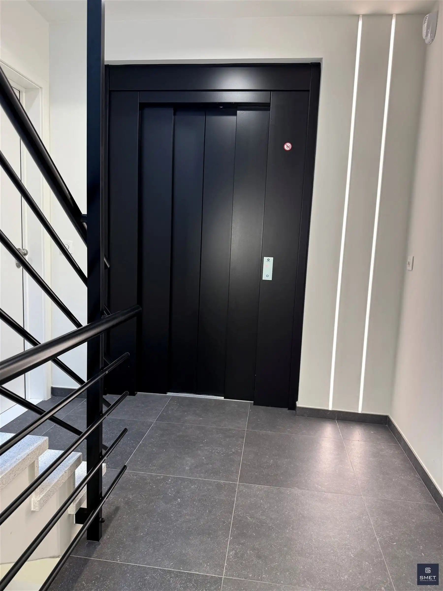APPARTEMENT MET 2 SLPKS  EN GROOT TERRAS foto 4