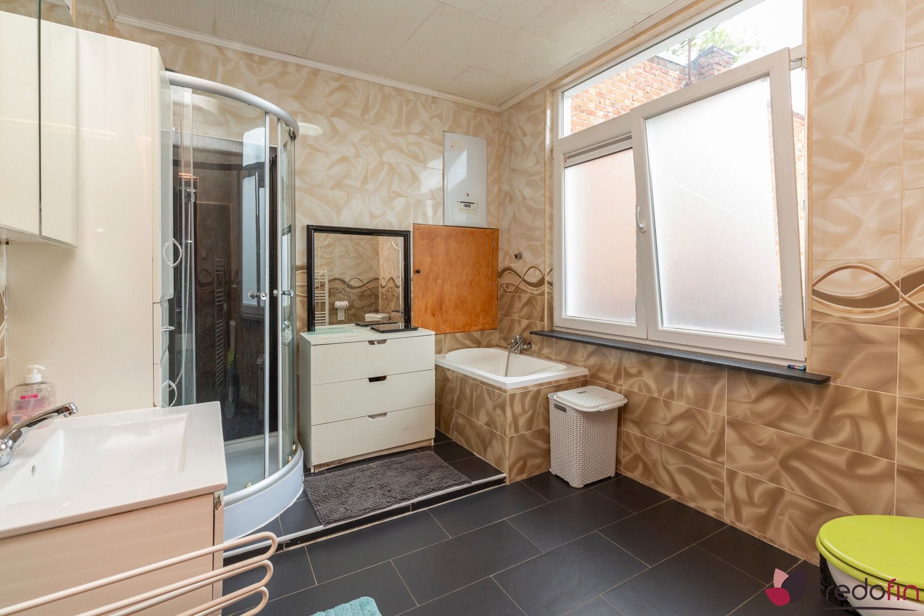 Ruime rijwoning met 4 slaapkamers foto 11