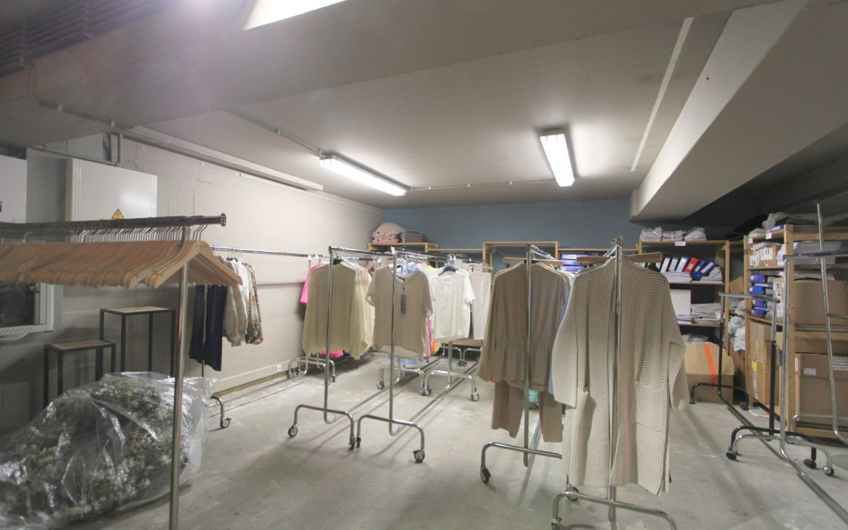centraal gelegen handelspand Lippenslaan 248 te huur  foto 15