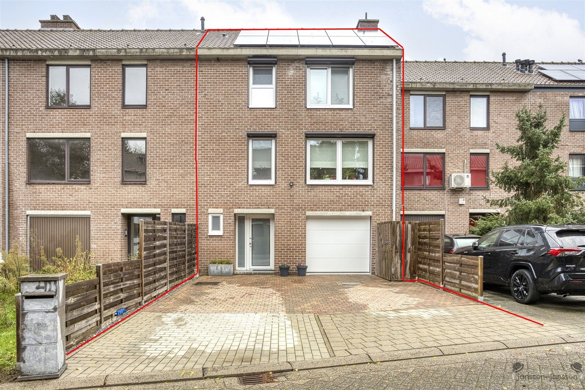 Volledig vernieuwde woning (2024) foto {{pictureIndex}}